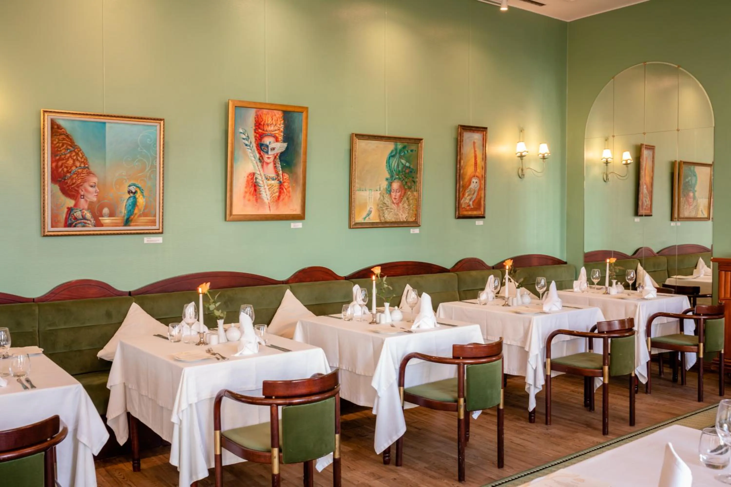 Restaurant/places to eat in Hotel Victoria