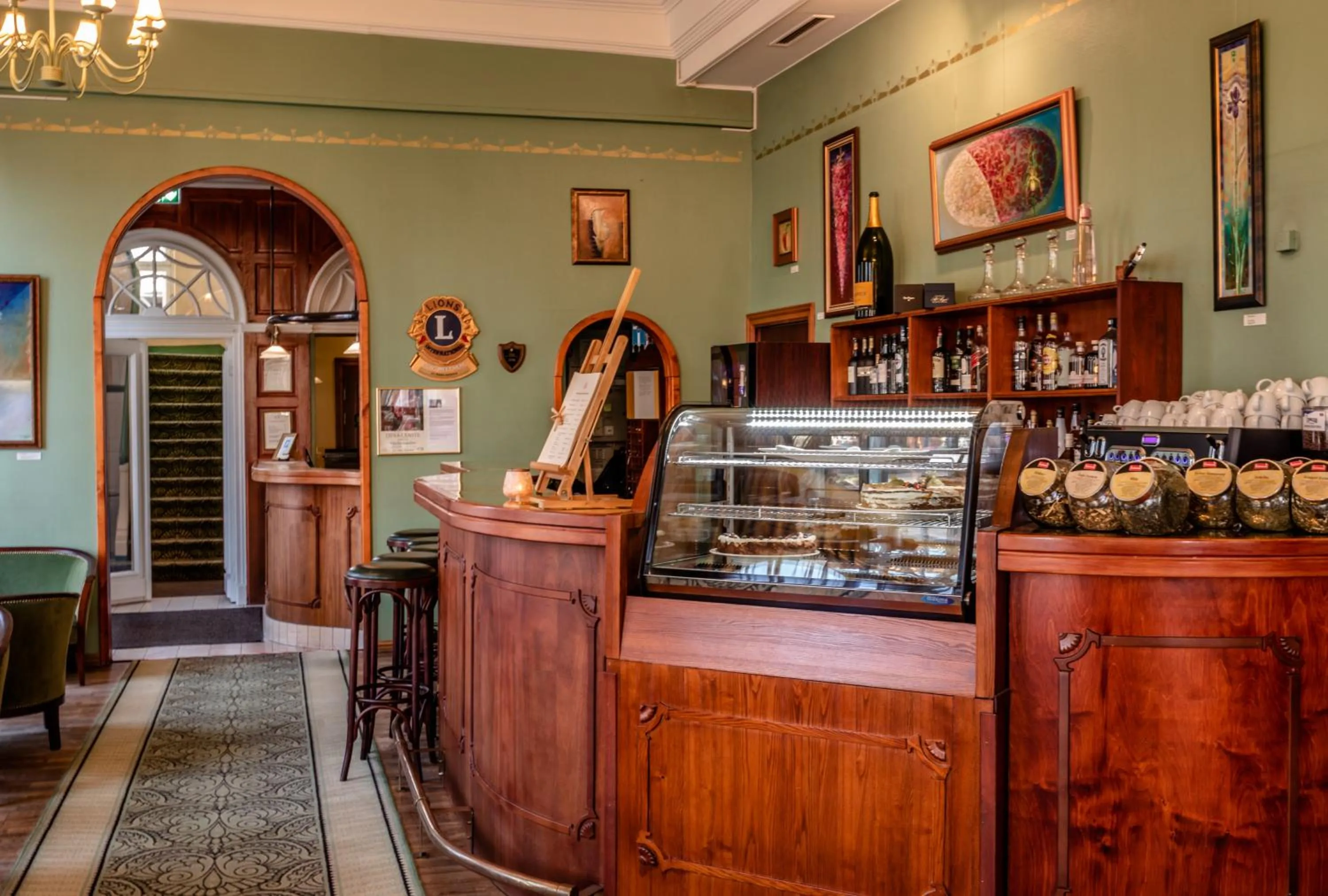 Restaurant/places to eat in Hotel Victoria