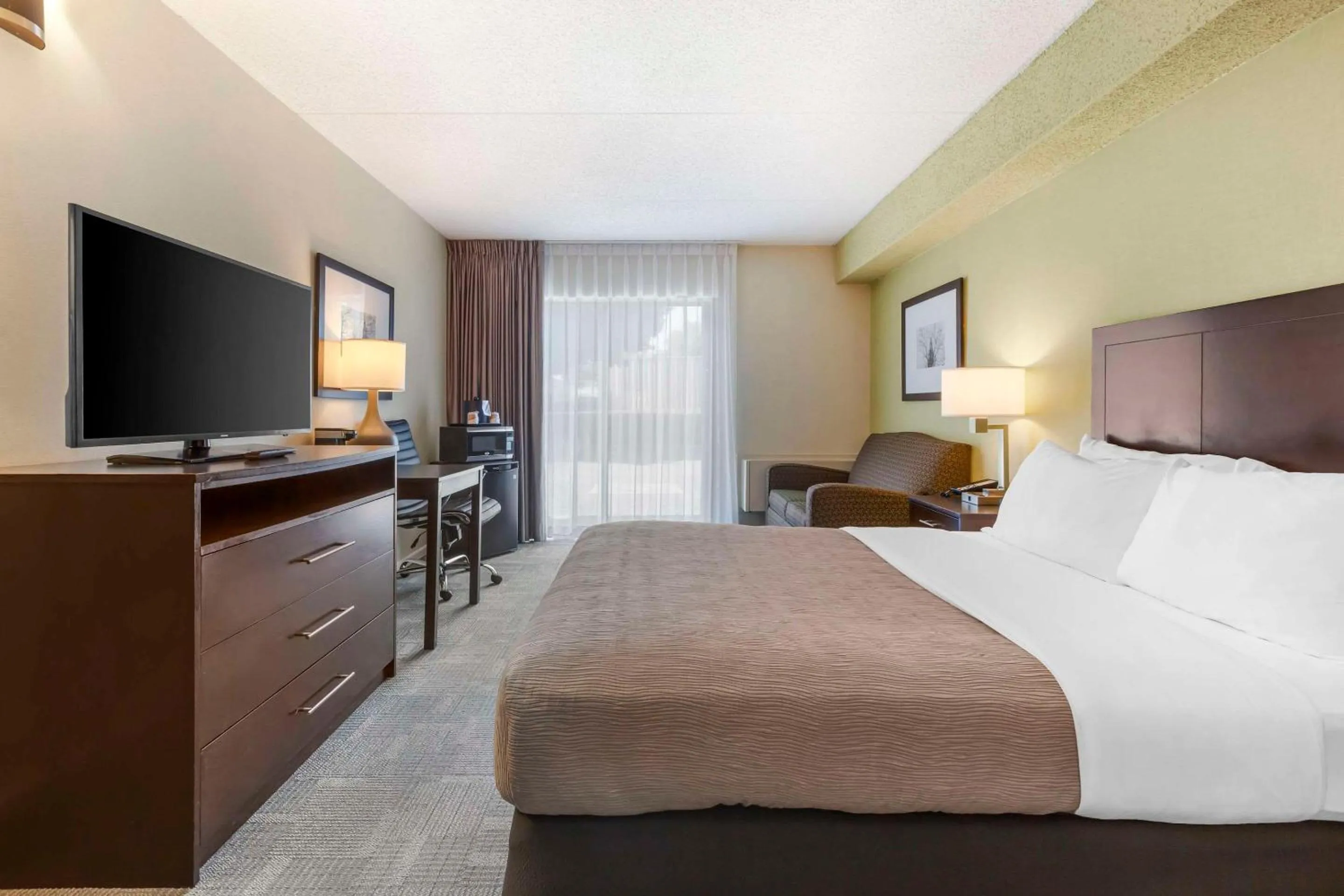 Bedroom, Bed in Quality Inn