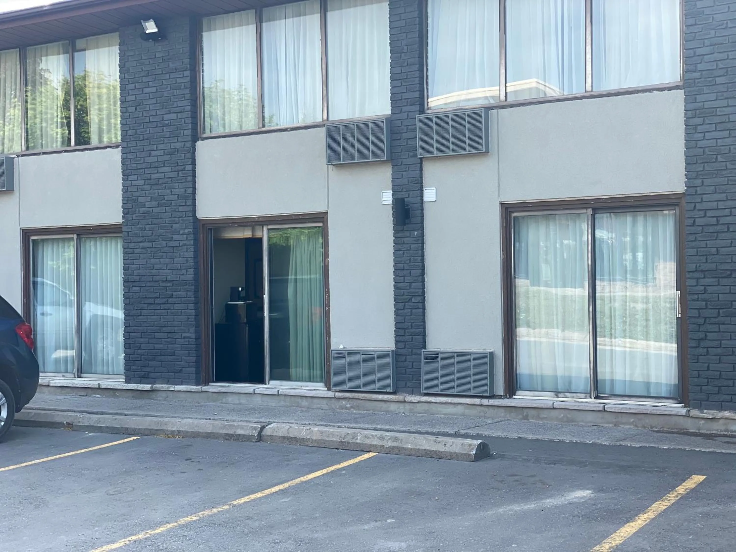 Parking in Quality Inn