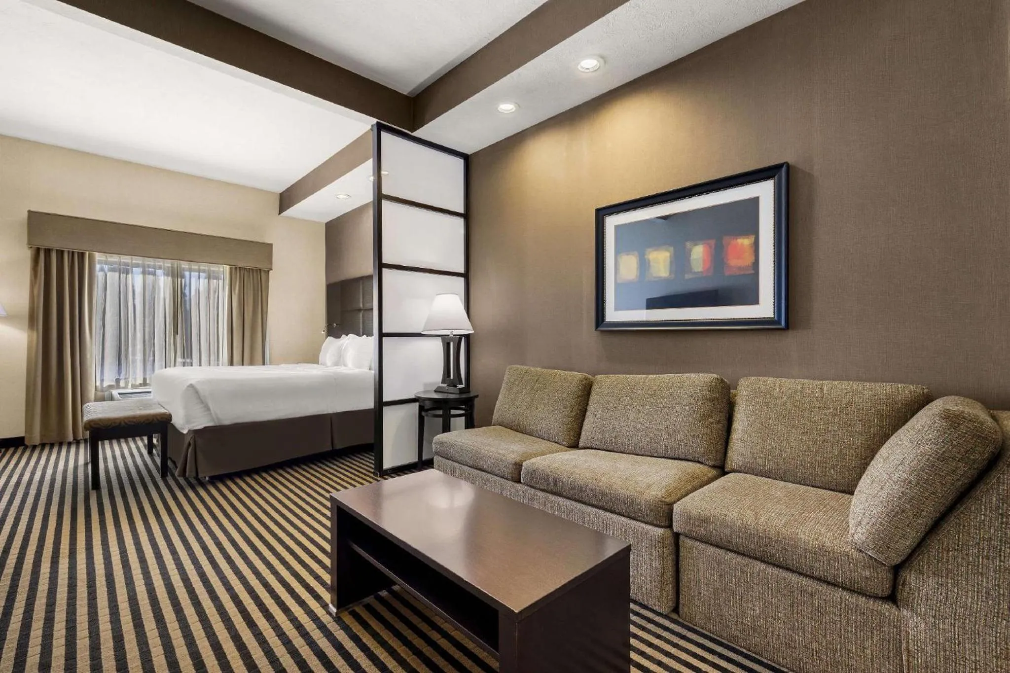 Bedroom, Bed in Sonesta Essential Indianapolis Airport