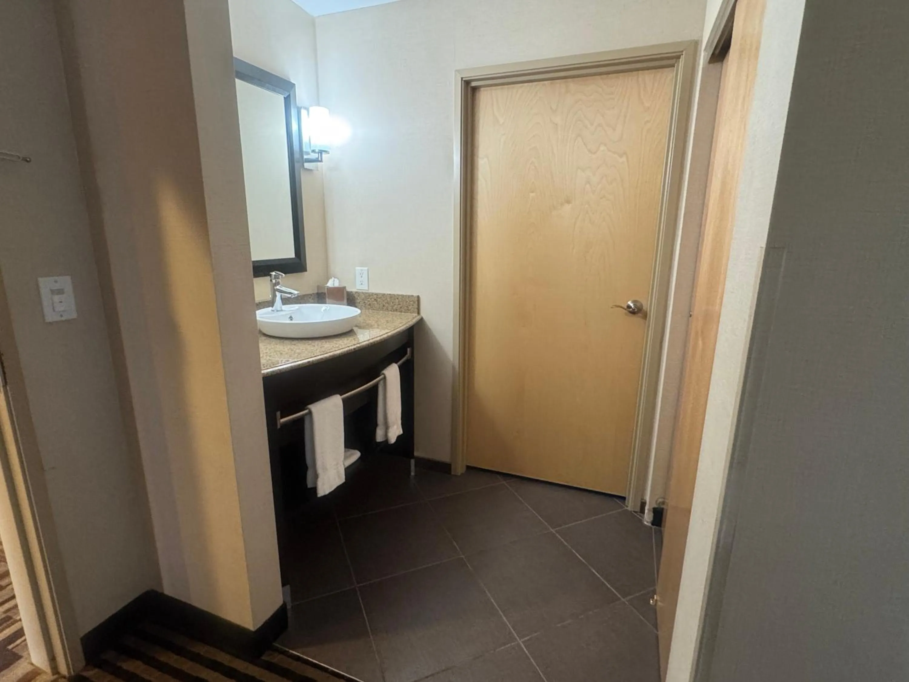 Bathroom in Sonesta Essential Indianapolis Airport