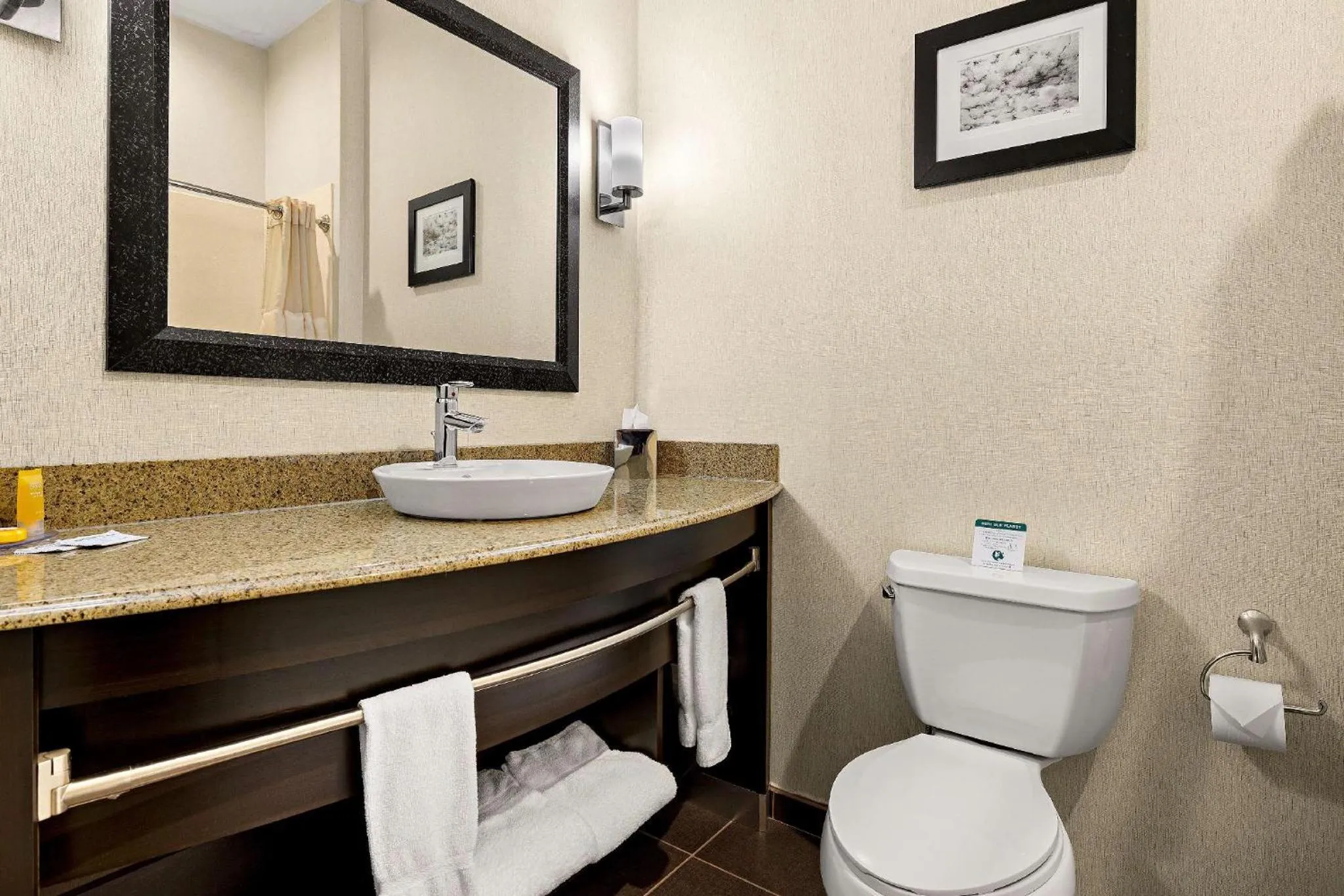 Bathroom in Sonesta Essential Indianapolis Airport