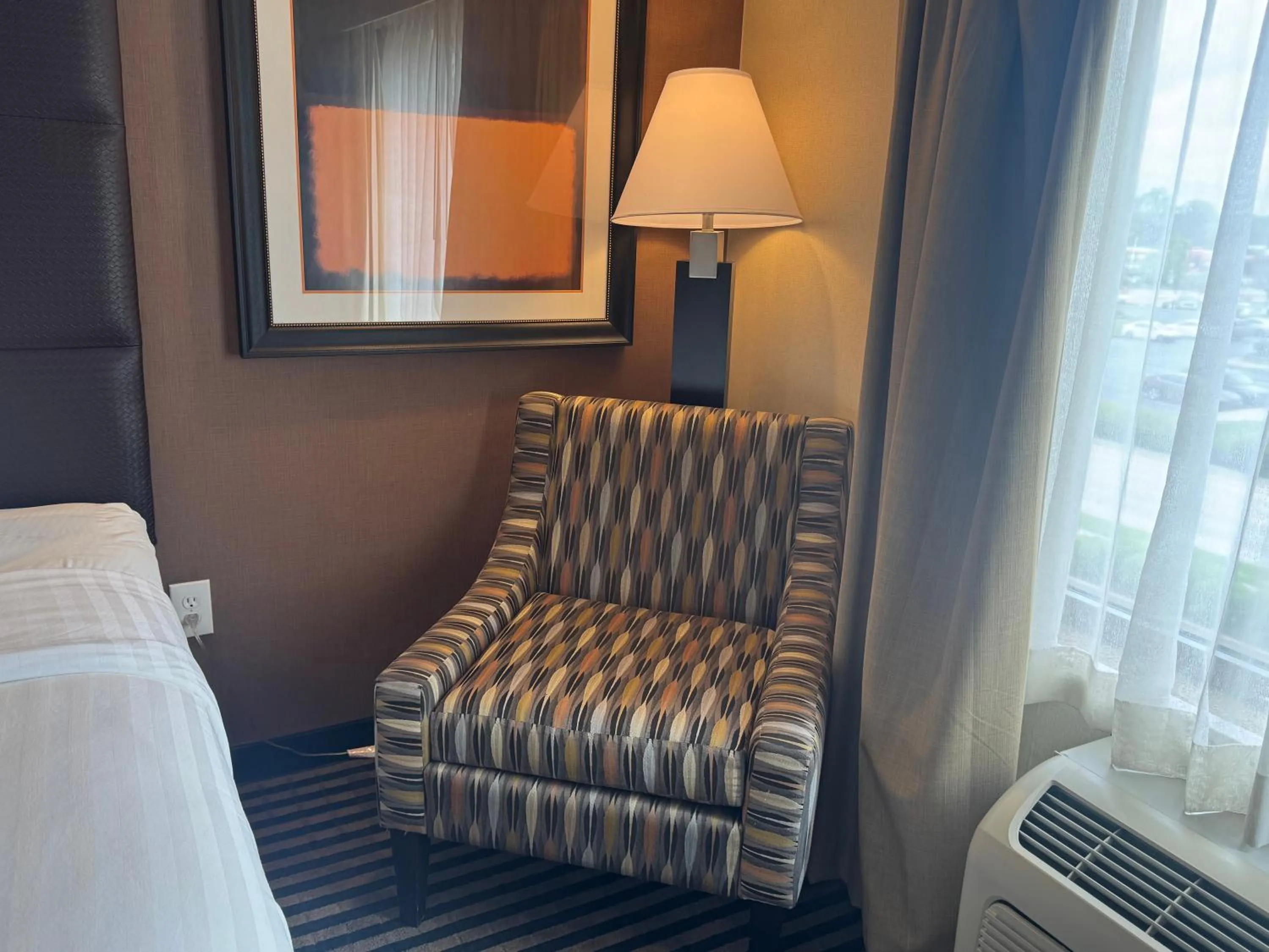 Bedroom, Bed in Sonesta Essential Indianapolis Airport