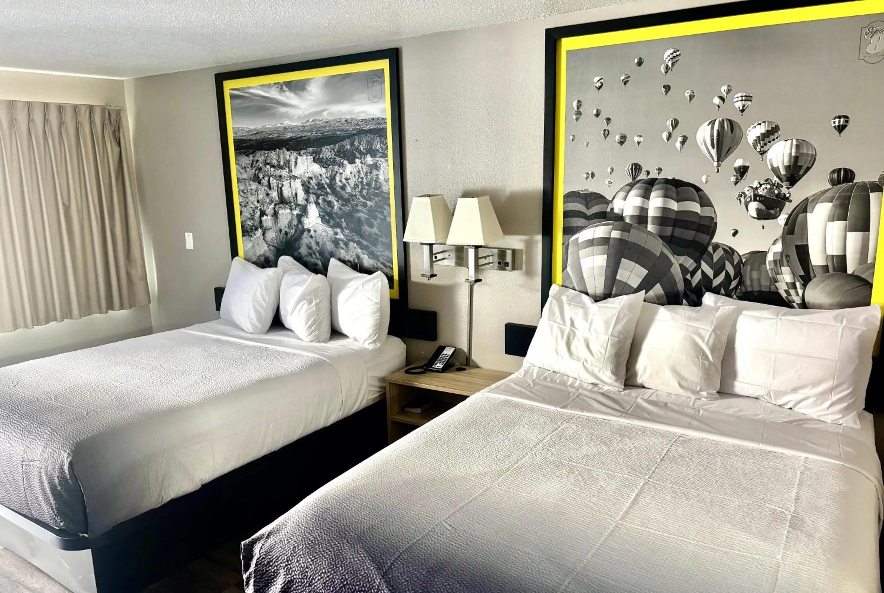 Photo of the whole room, Bed in Super 8 by Wyndham Albuquerque Downtown