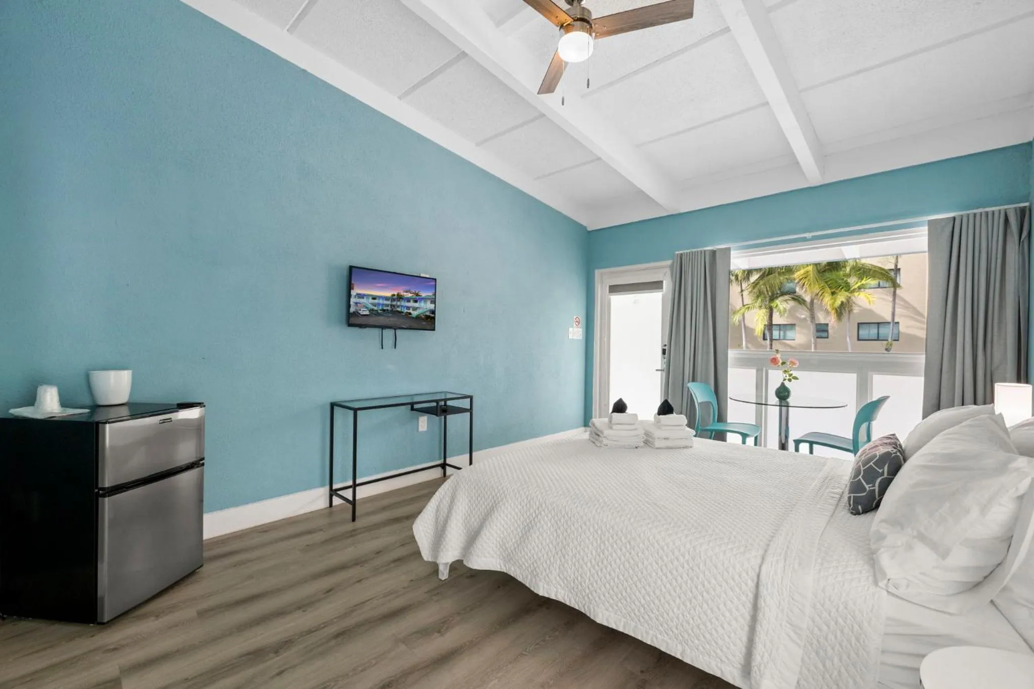 Bed in The New Yorker Hotel Miami