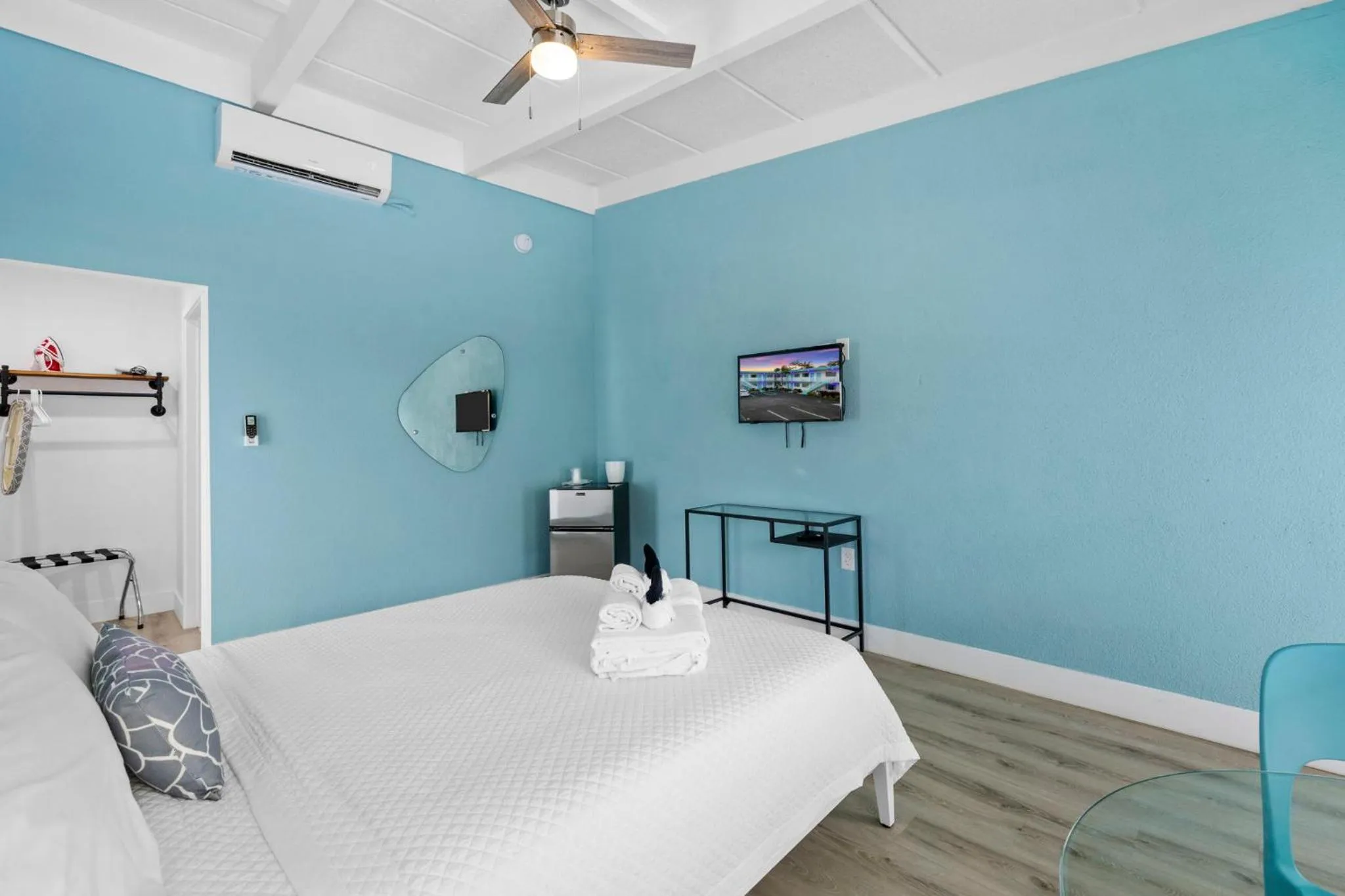 Bed in The New Yorker Hotel Miami