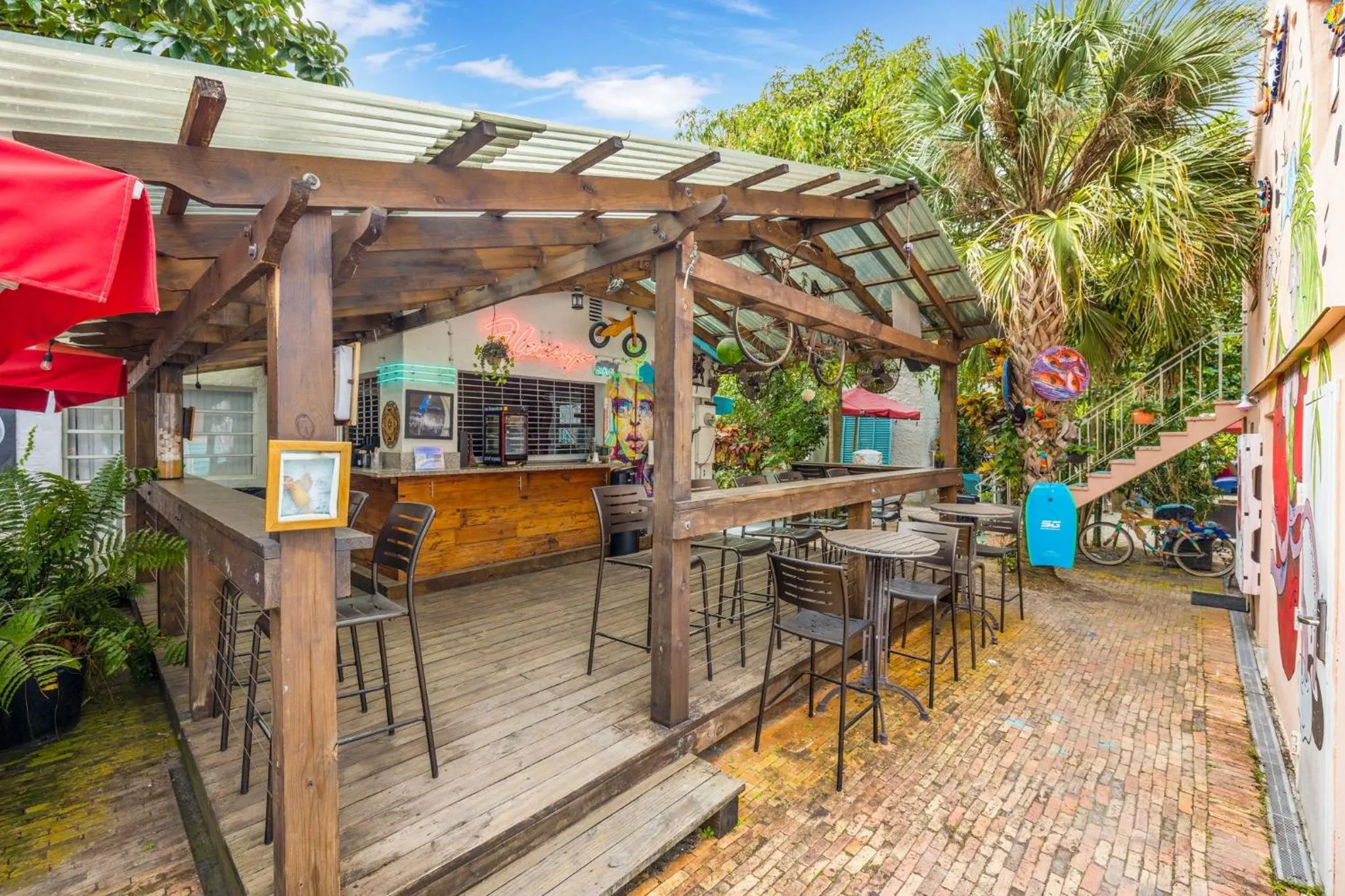 Lounge or bar in The New Yorker Hotel Miami