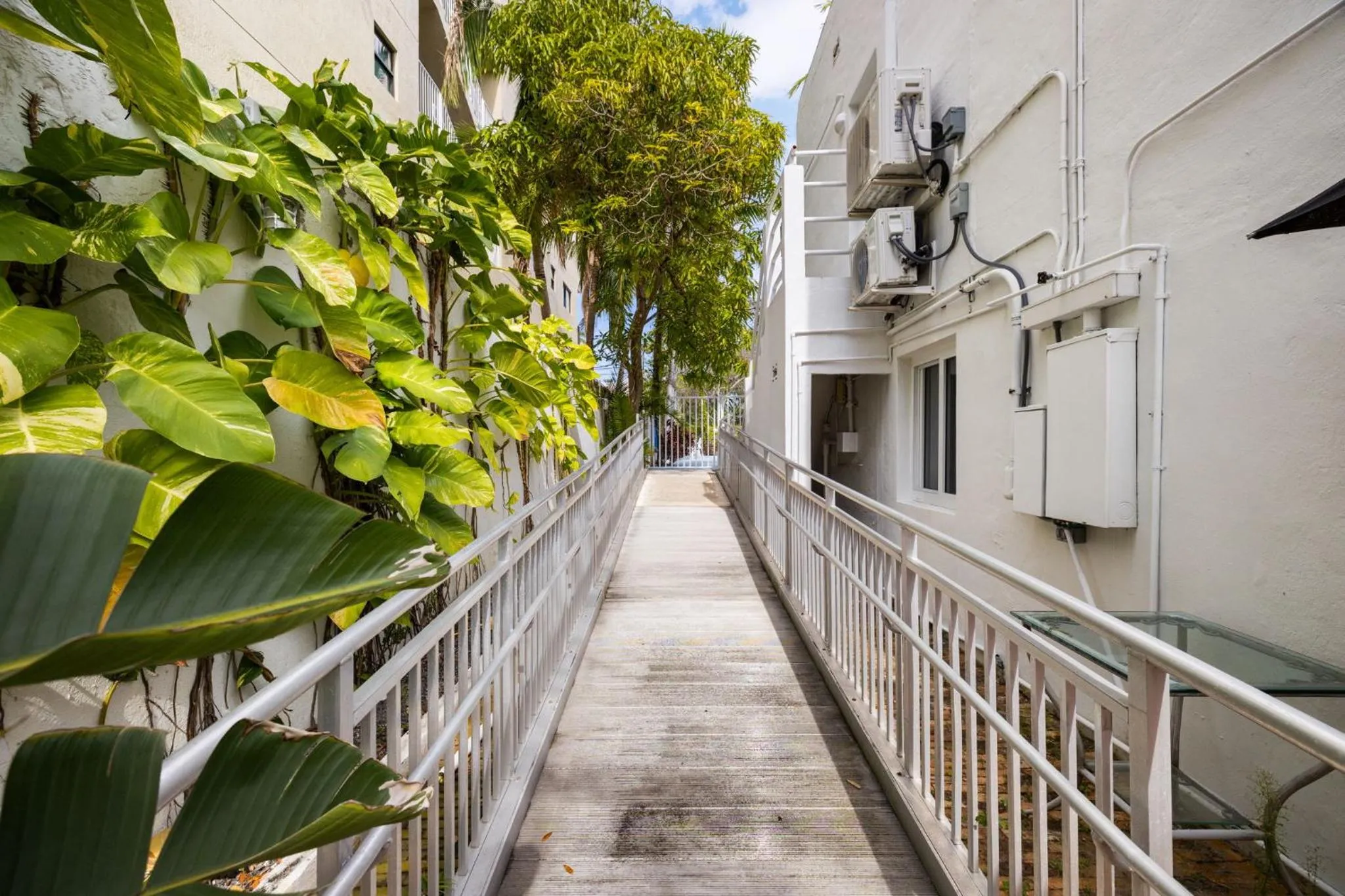 Property building in The New Yorker Hotel Miami