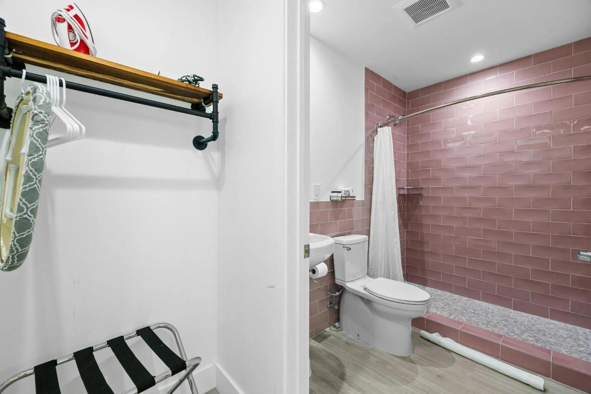 Shower in The New Yorker Hotel Miami