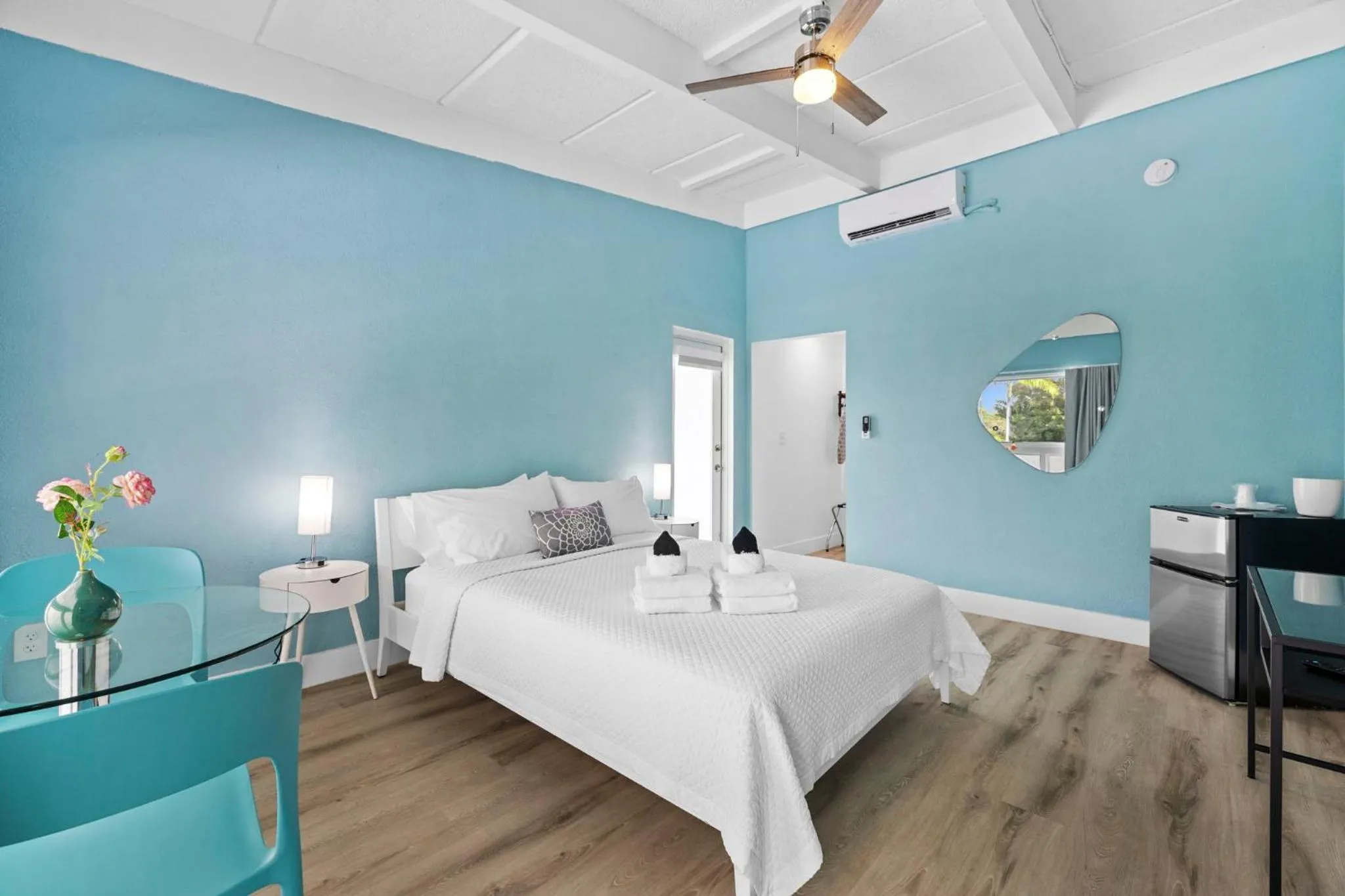 Bed in The New Yorker Hotel Miami