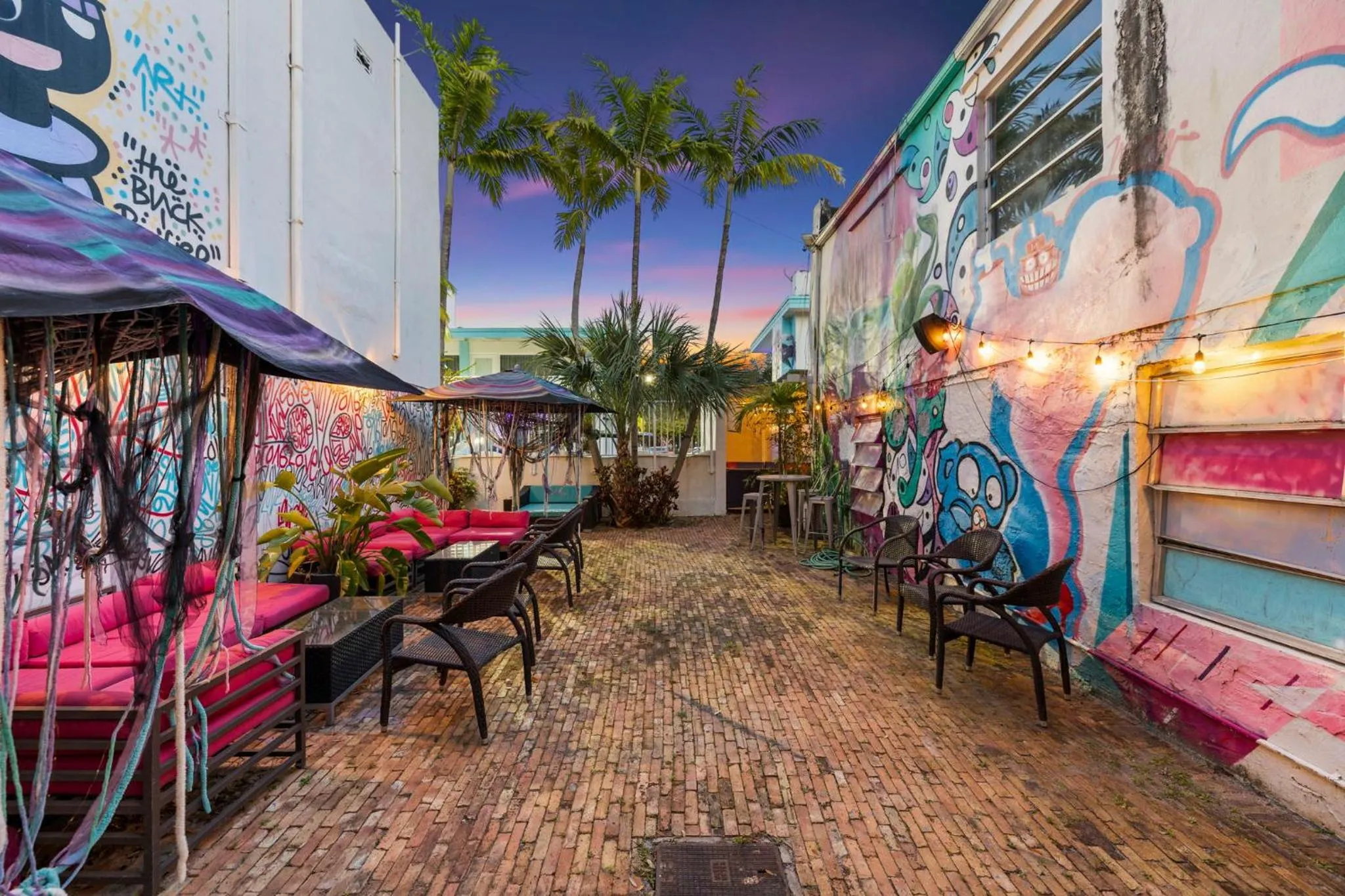 Patio in The New Yorker Hotel Miami