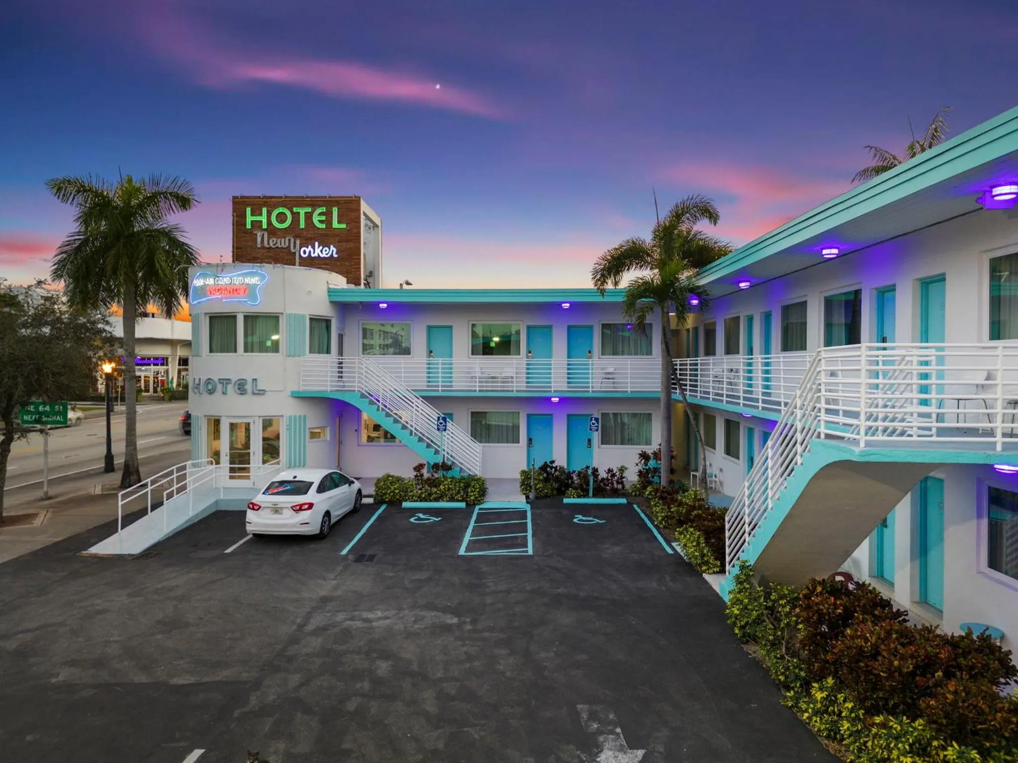 Property building in The New Yorker Hotel Miami