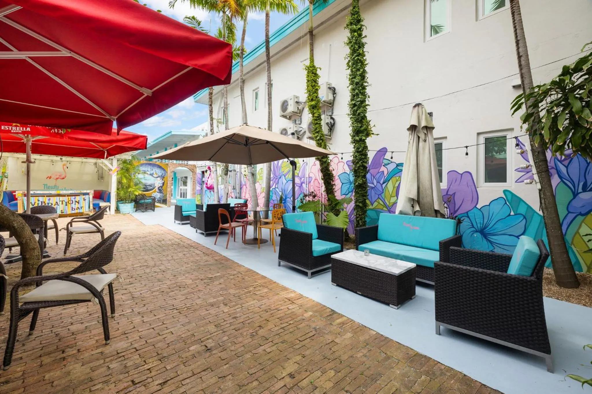 Patio in The New Yorker Hotel Miami