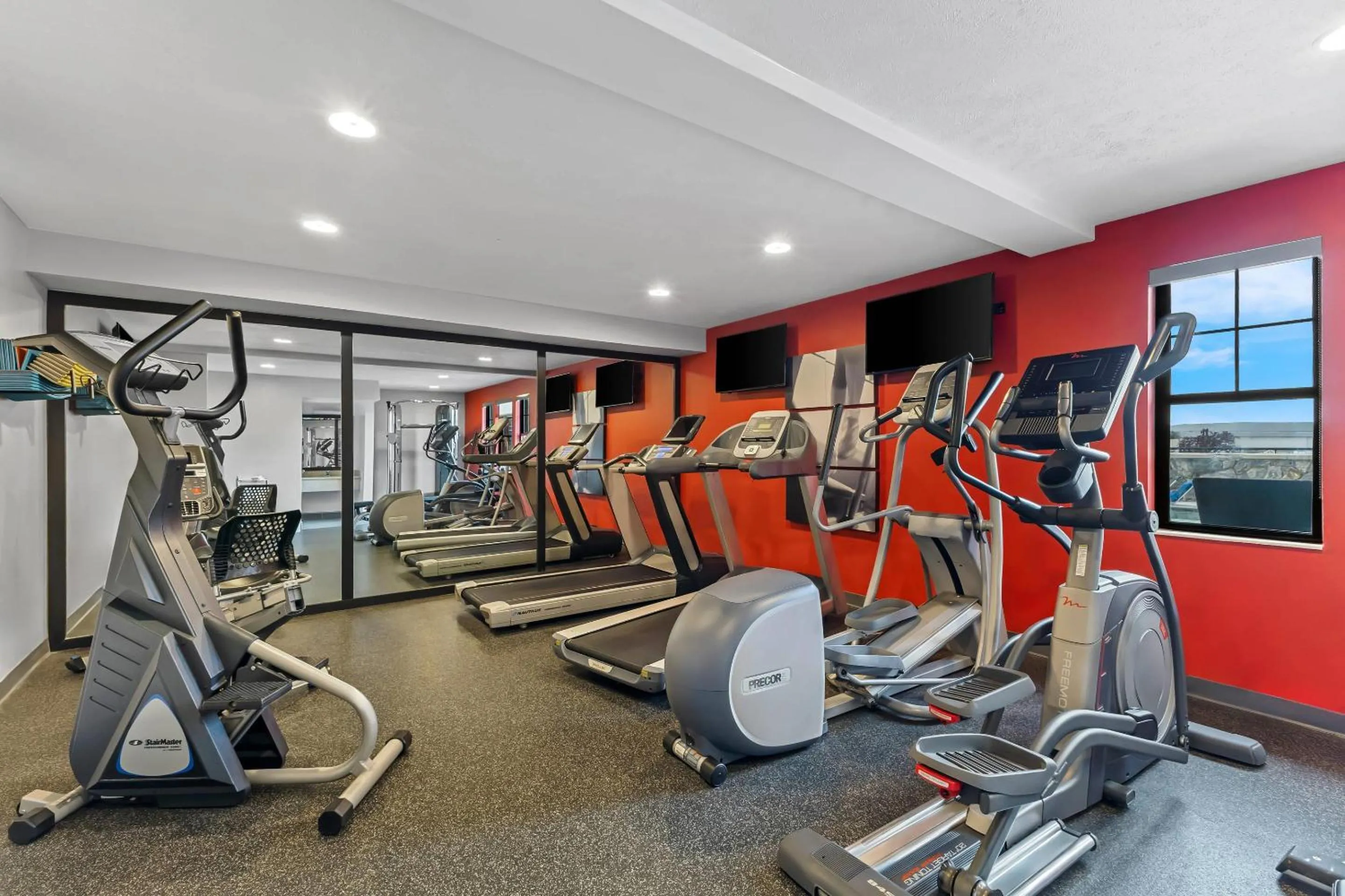 Fitness centre/facilities in Radisson Hotel Salt Lake City Airport