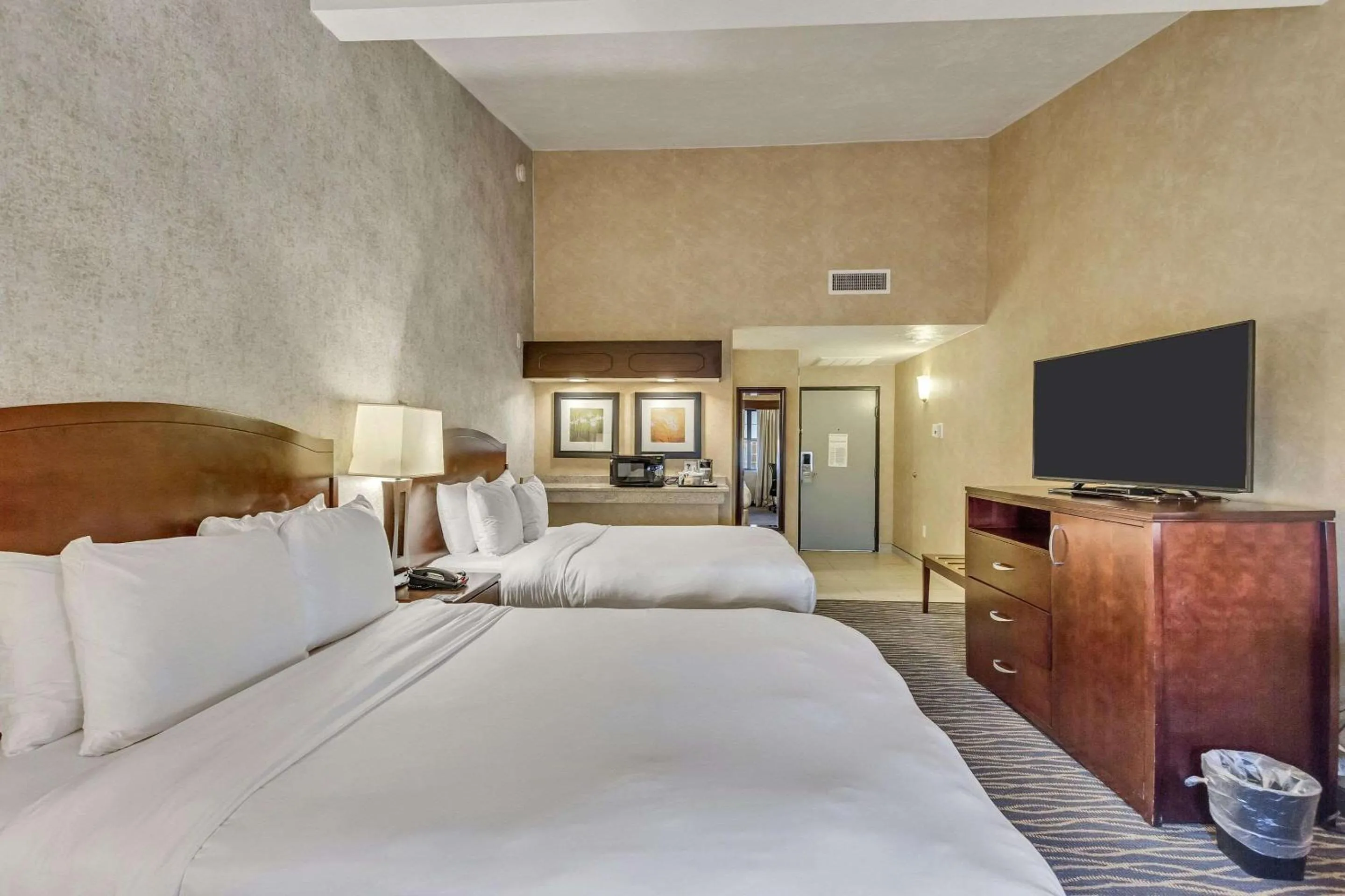 Bedroom, Bed in Radisson Hotel Salt Lake City Airport