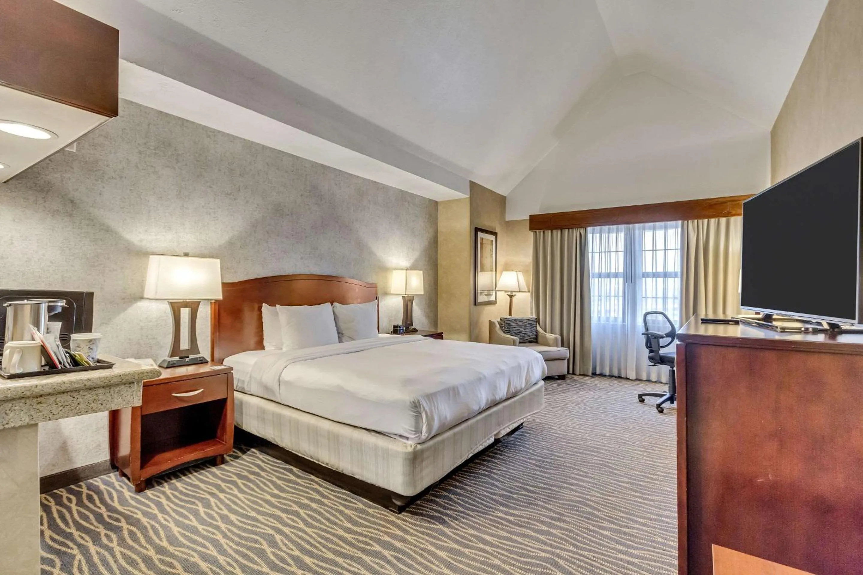 Bedroom, Bed in Radisson Hotel Salt Lake City Airport