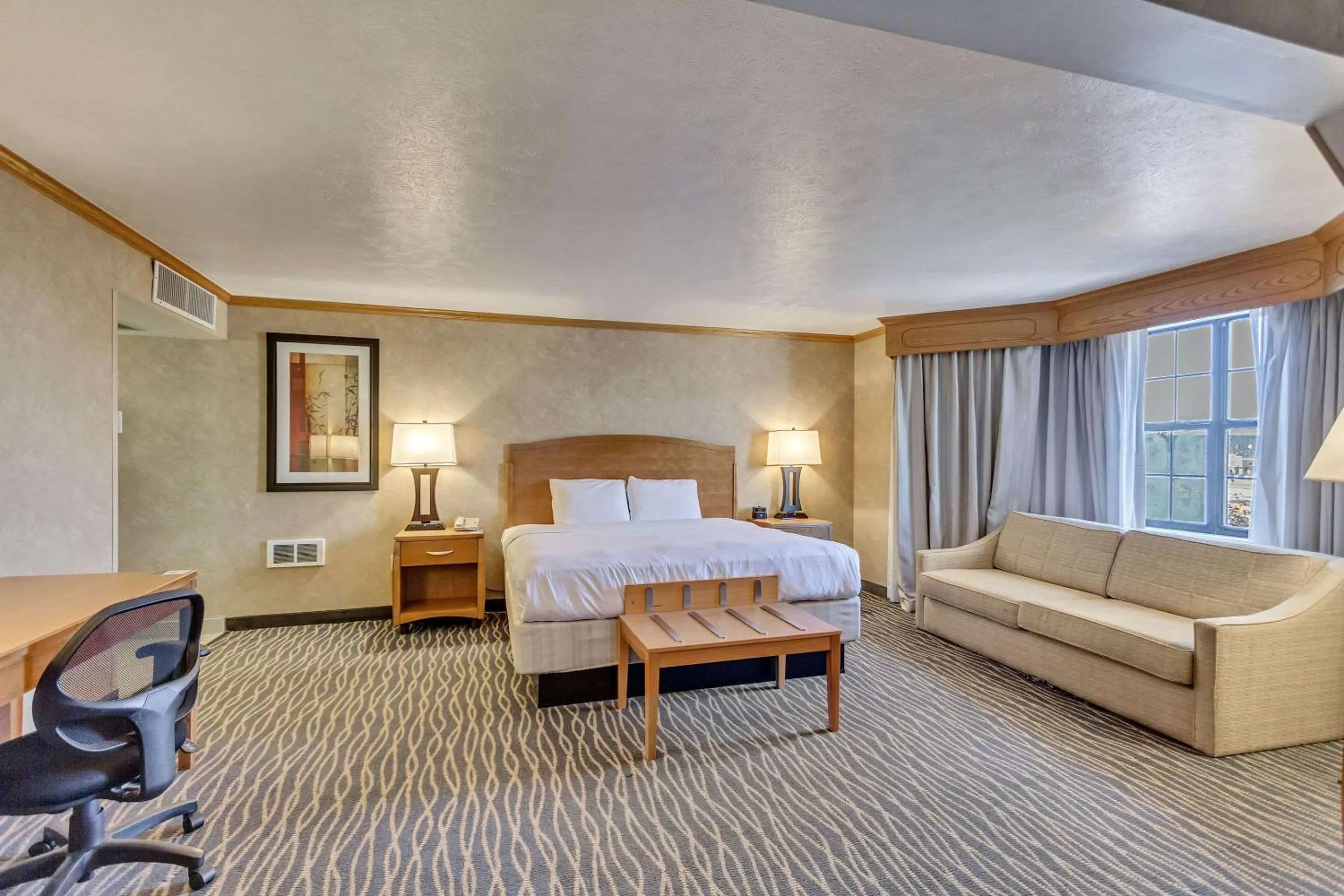 Bedroom, Bed in Radisson Hotel Salt Lake City Airport