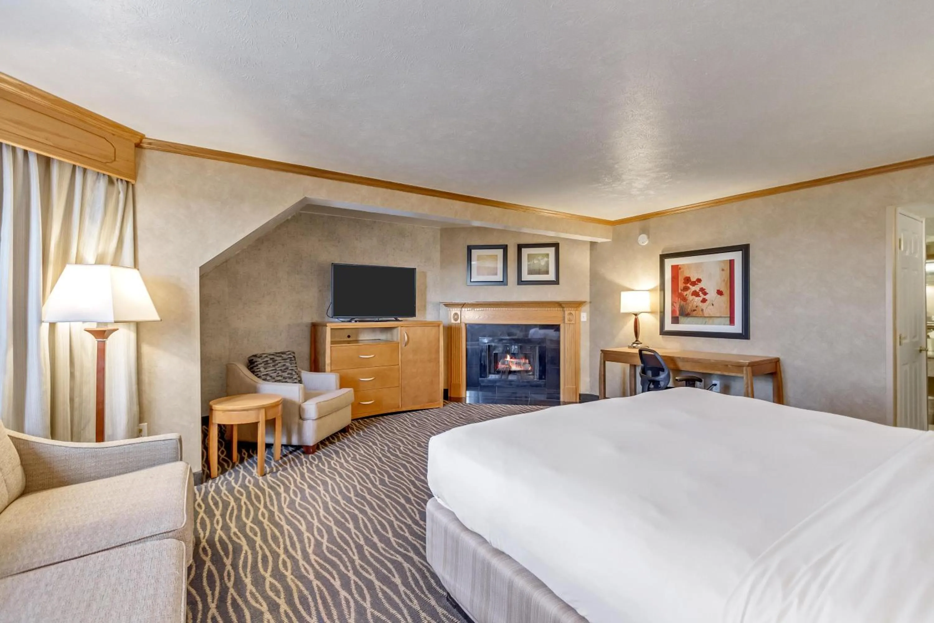 Bed in Radisson Hotel Salt Lake City Airport