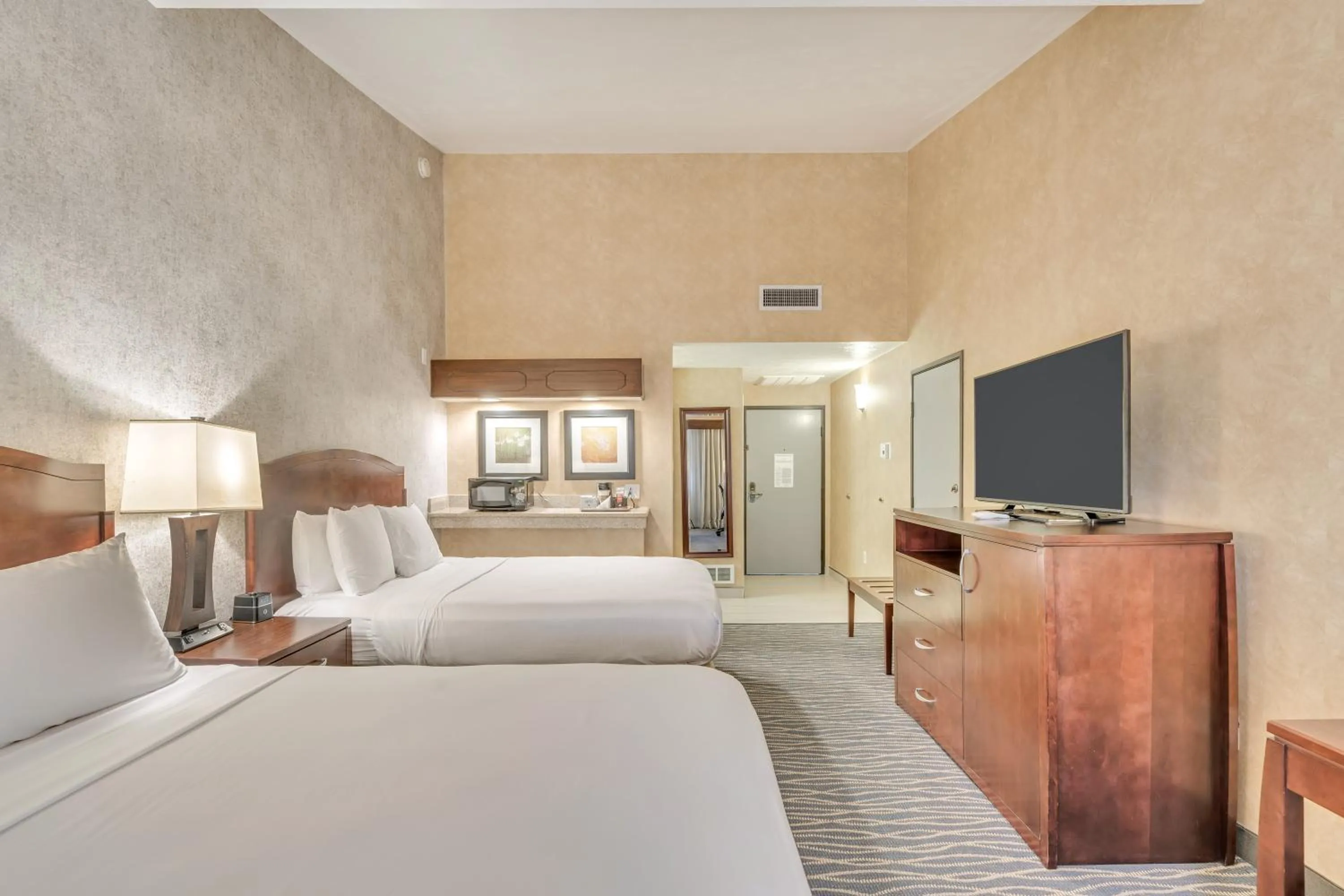 Bedroom, Bed in Radisson Hotel Salt Lake City Airport