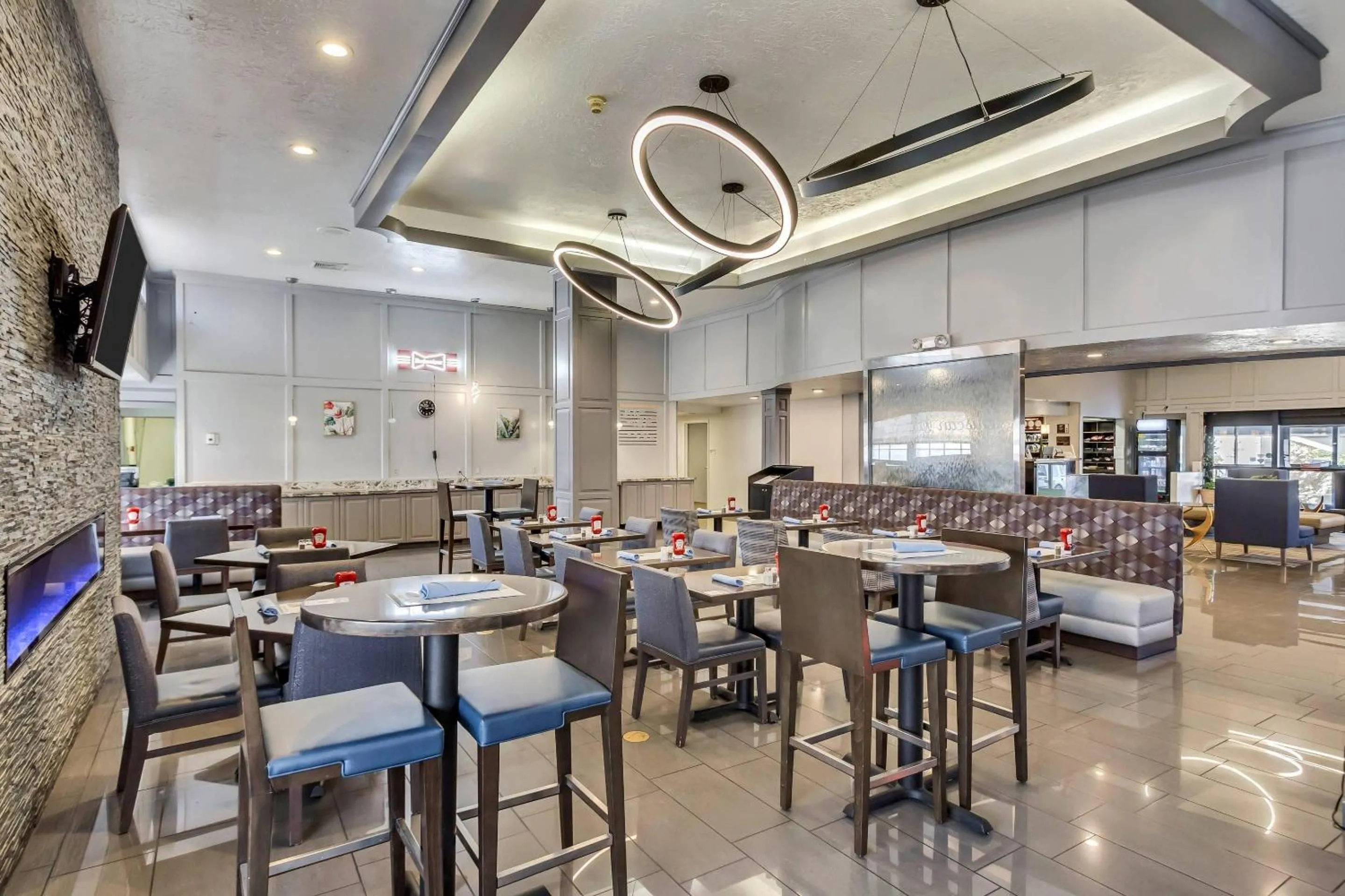 Restaurant/places to eat in Radisson Hotel Salt Lake City Airport