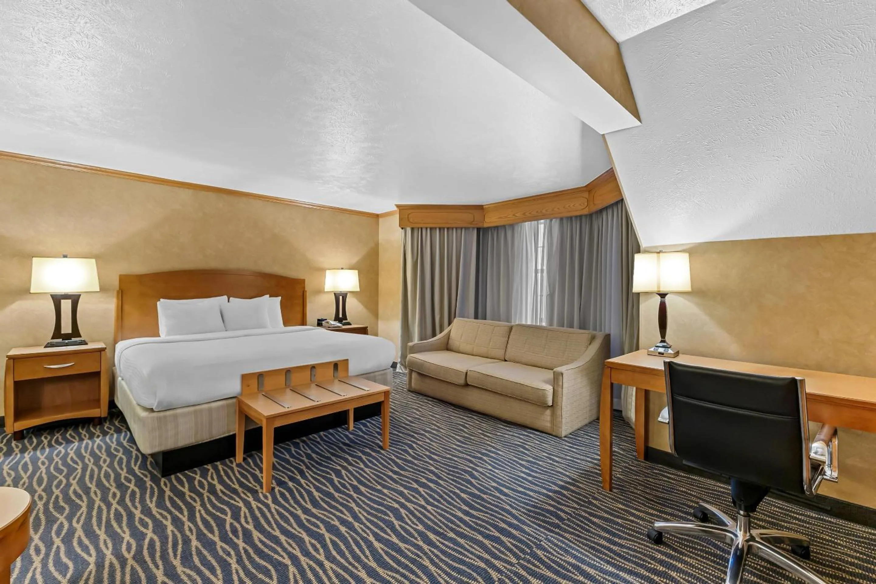 Bedroom, Bed in Radisson Hotel Salt Lake City Airport