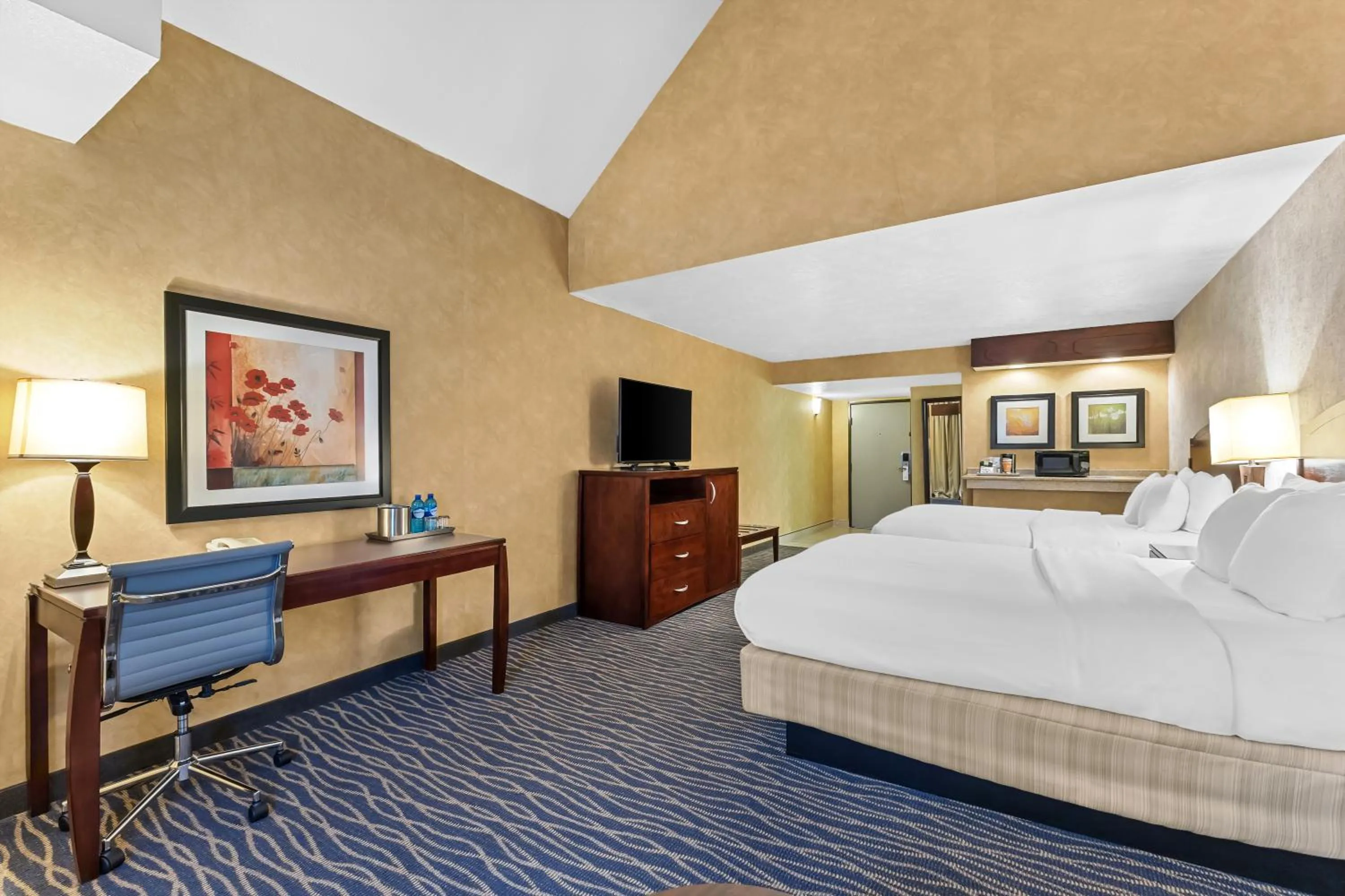 Bed in Radisson Hotel Salt Lake City Airport