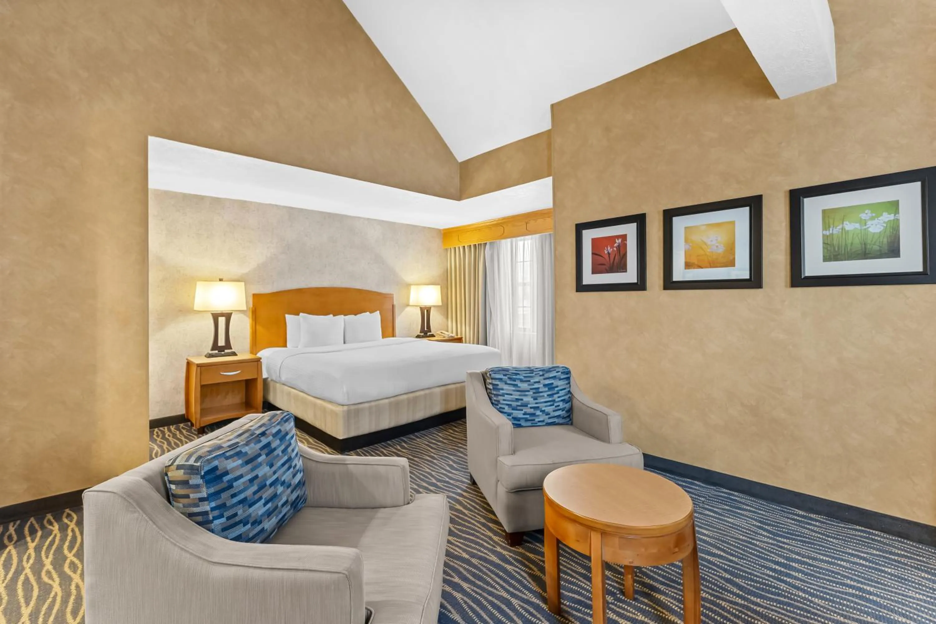 Bed in Radisson Hotel Salt Lake City Airport