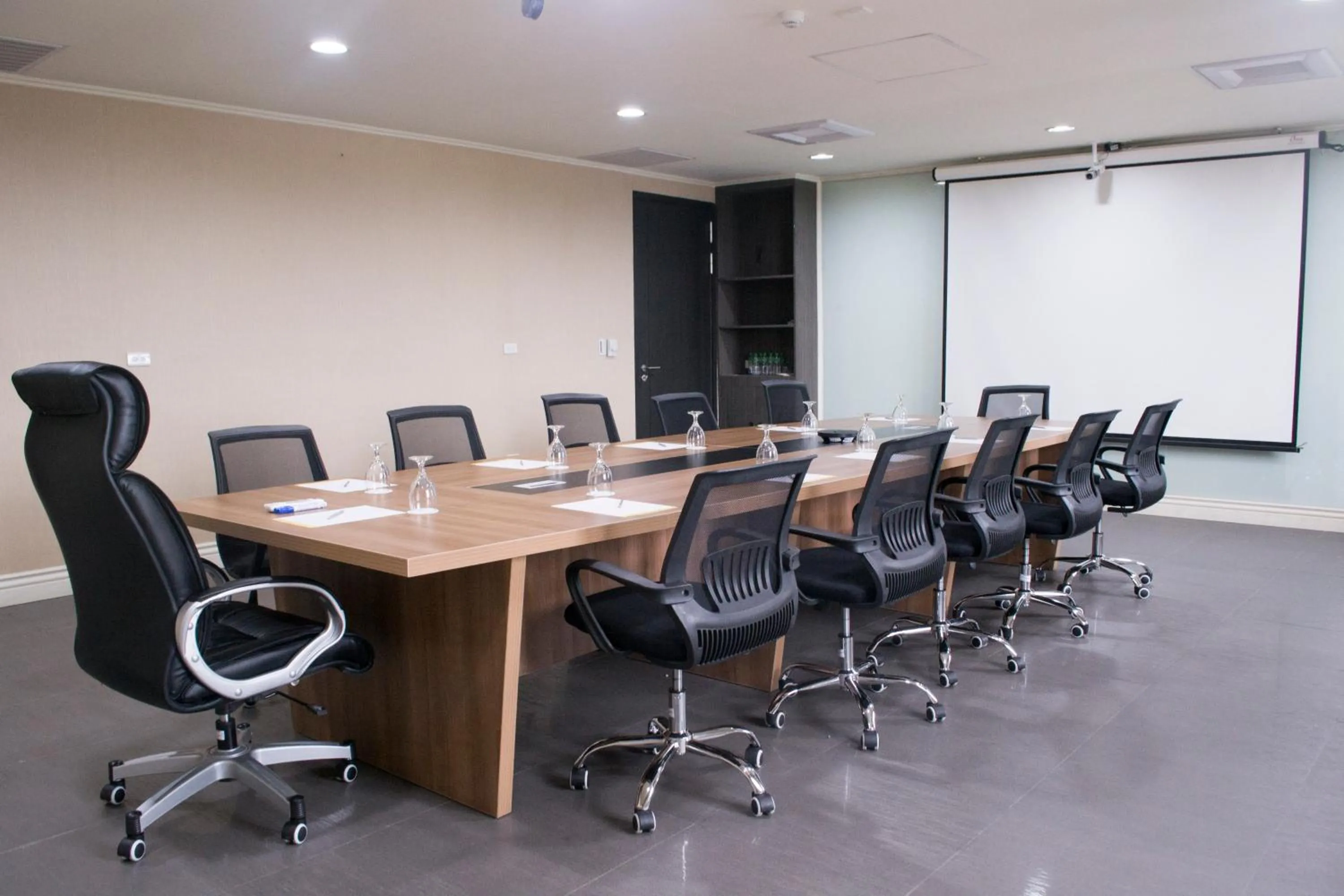 Business facilities in Le Charmé Suites - Subic