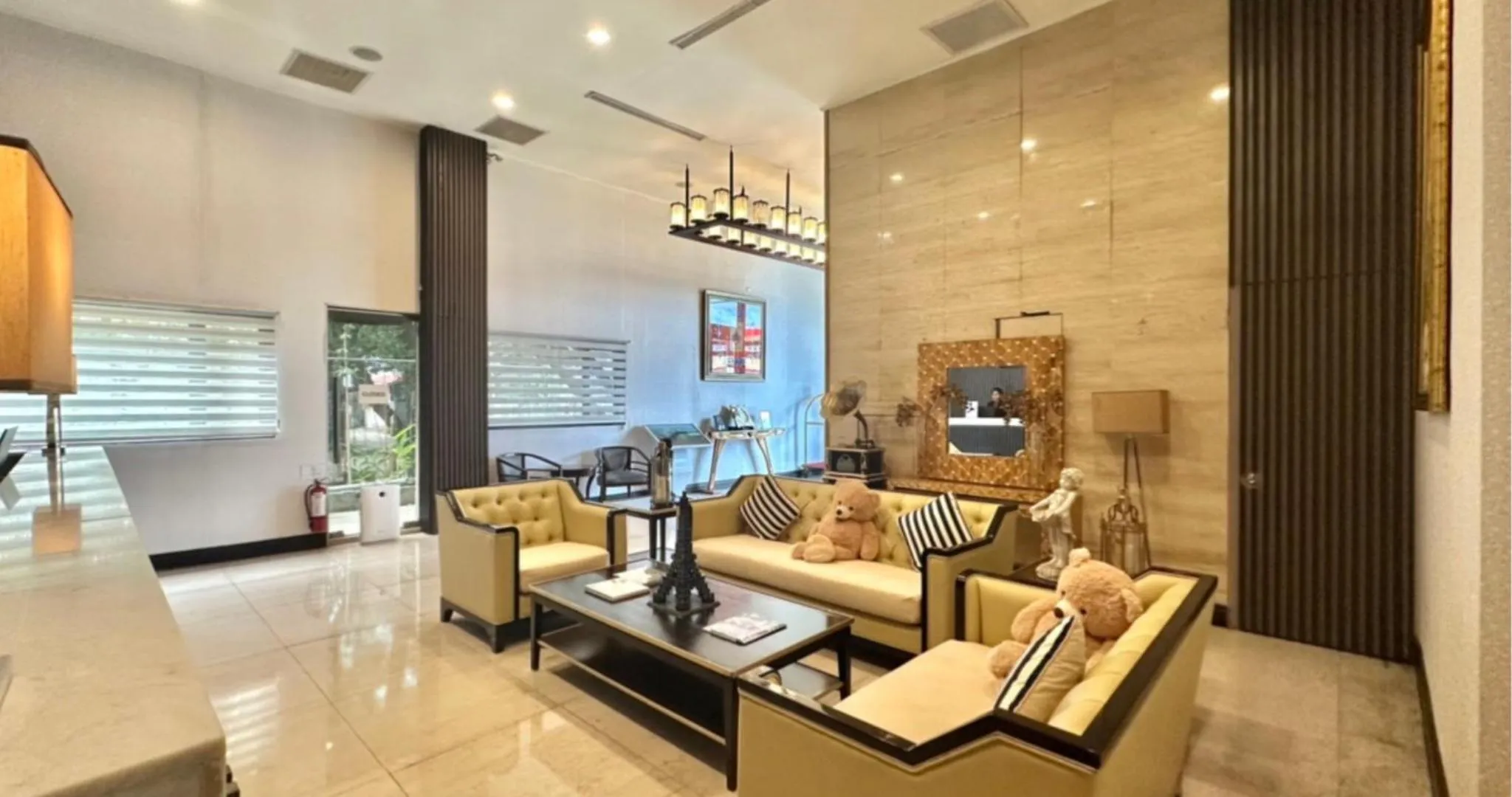 Lobby or reception in Le Charmé Suites - Subic