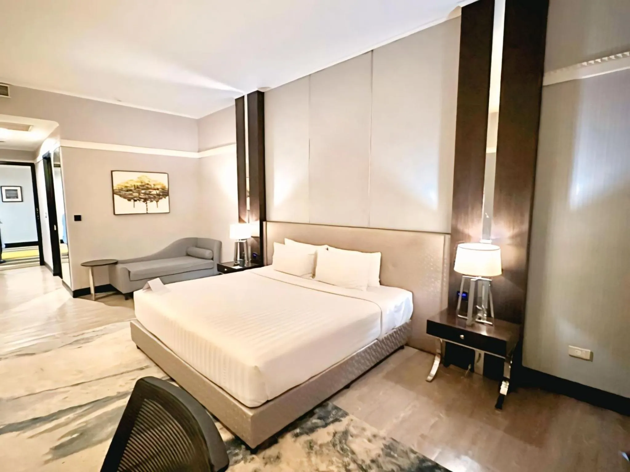 Bed in Le Charmé Suites - Subic