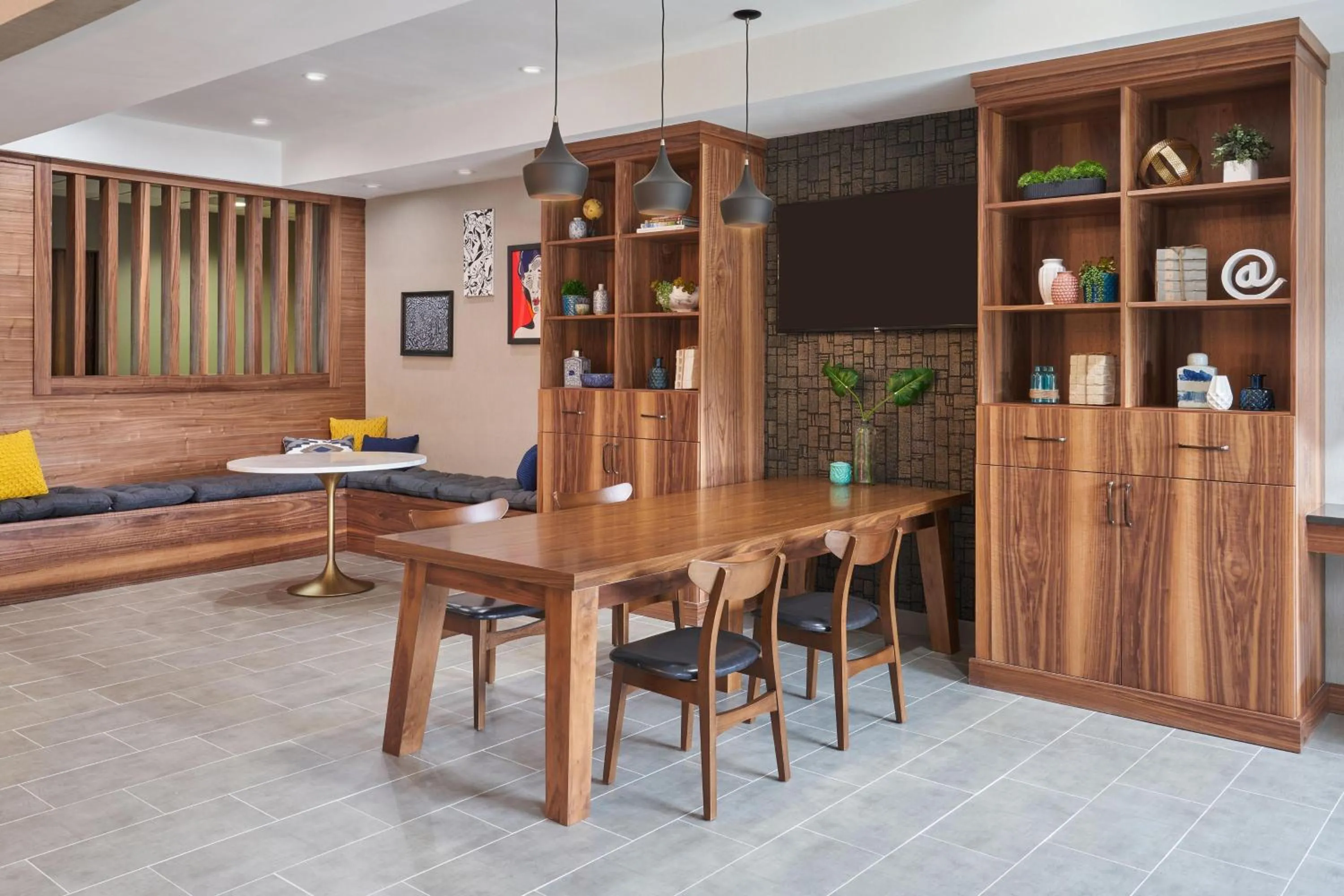 Lobby or reception in Four Points by Sheraton Chicago Schaumburg