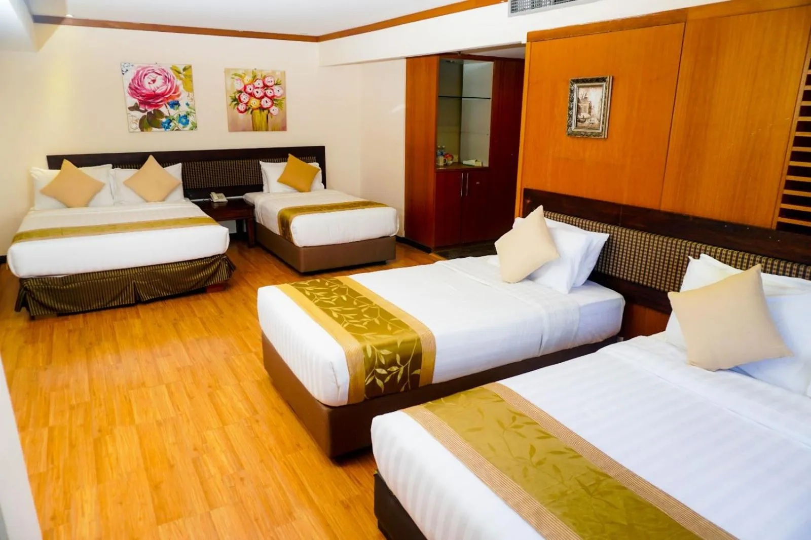 Bed in Kemena Plaza Hotel