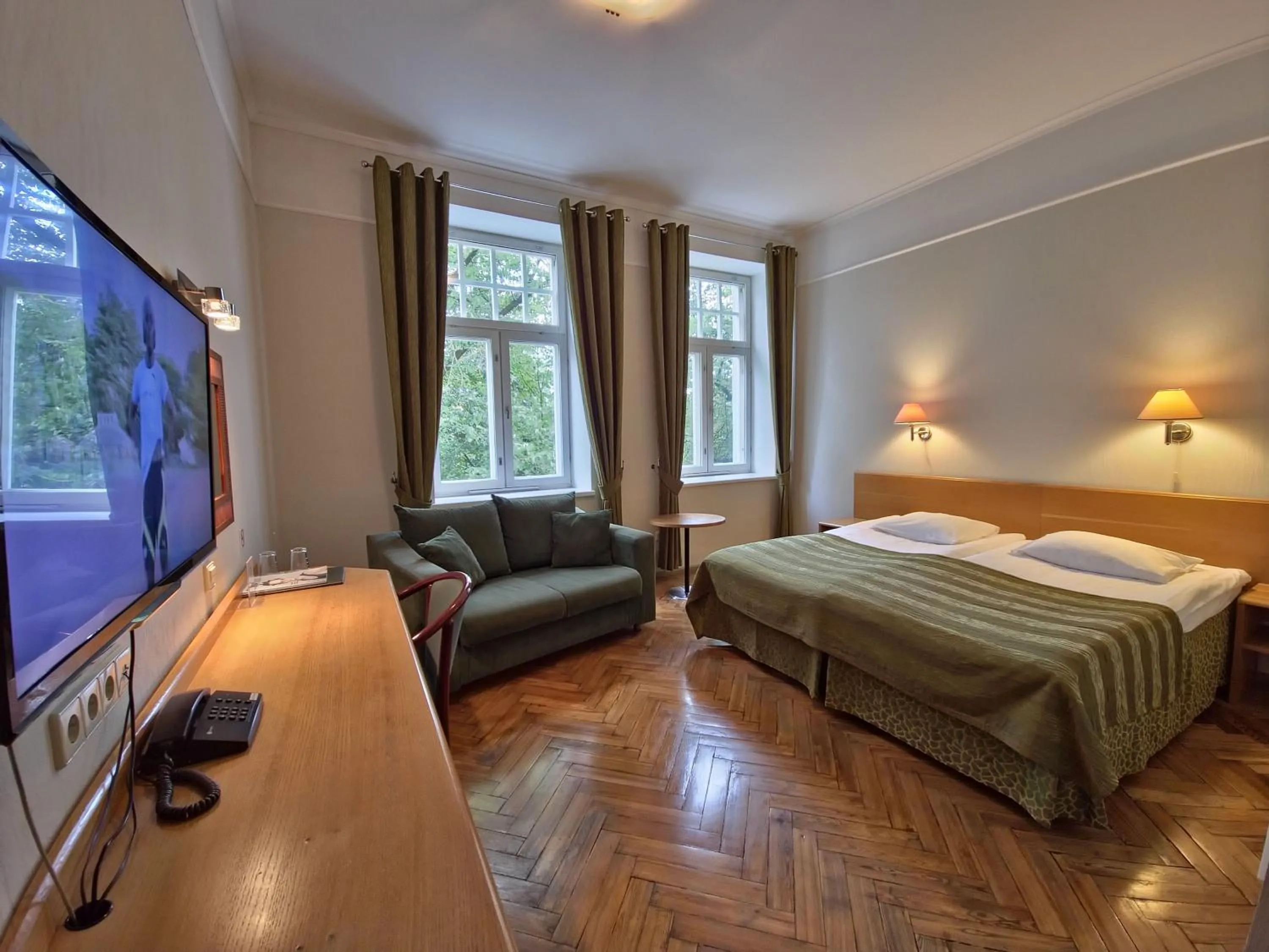 Bed in Barclay Hotel