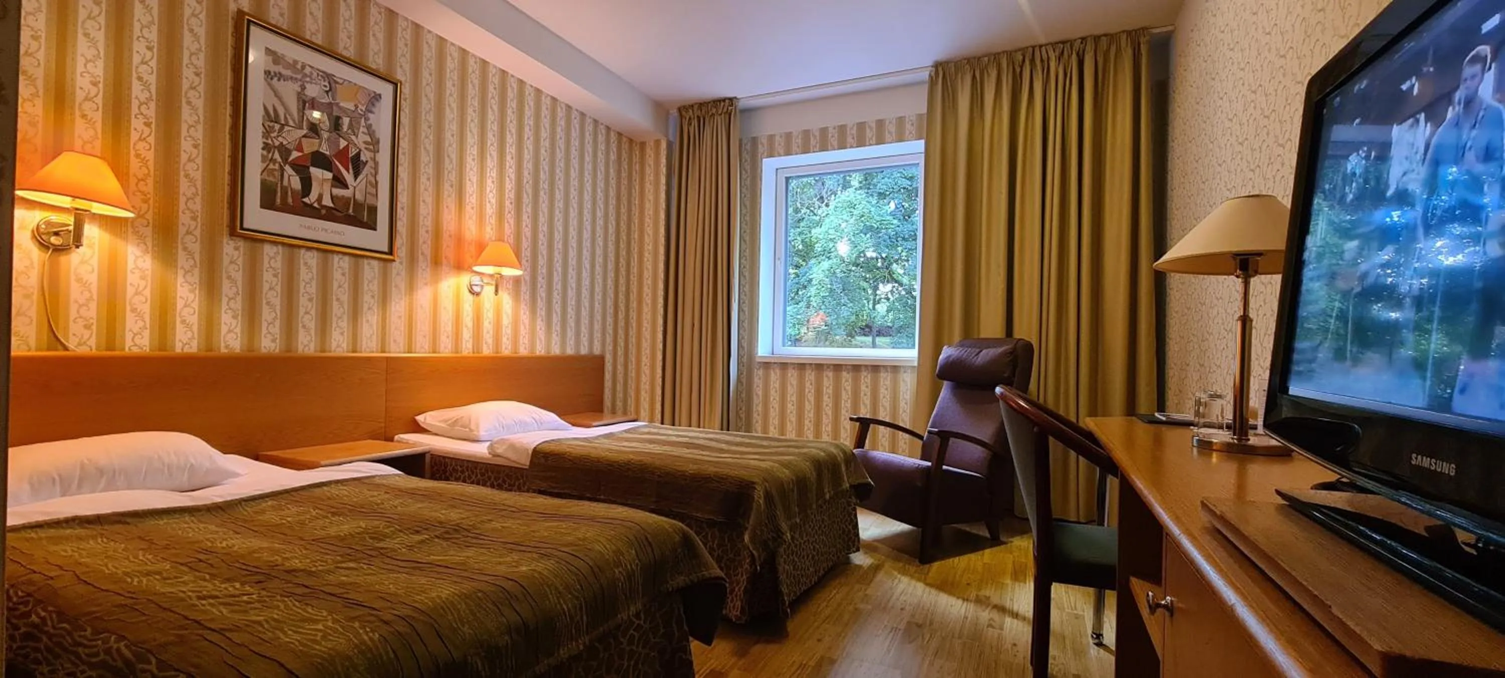 Bed in Barclay Hotel