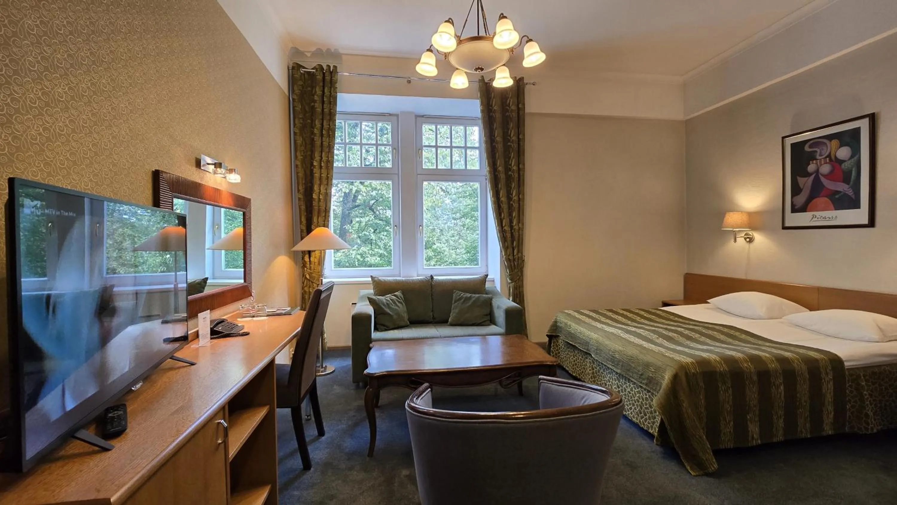 Bed in Barclay Hotel