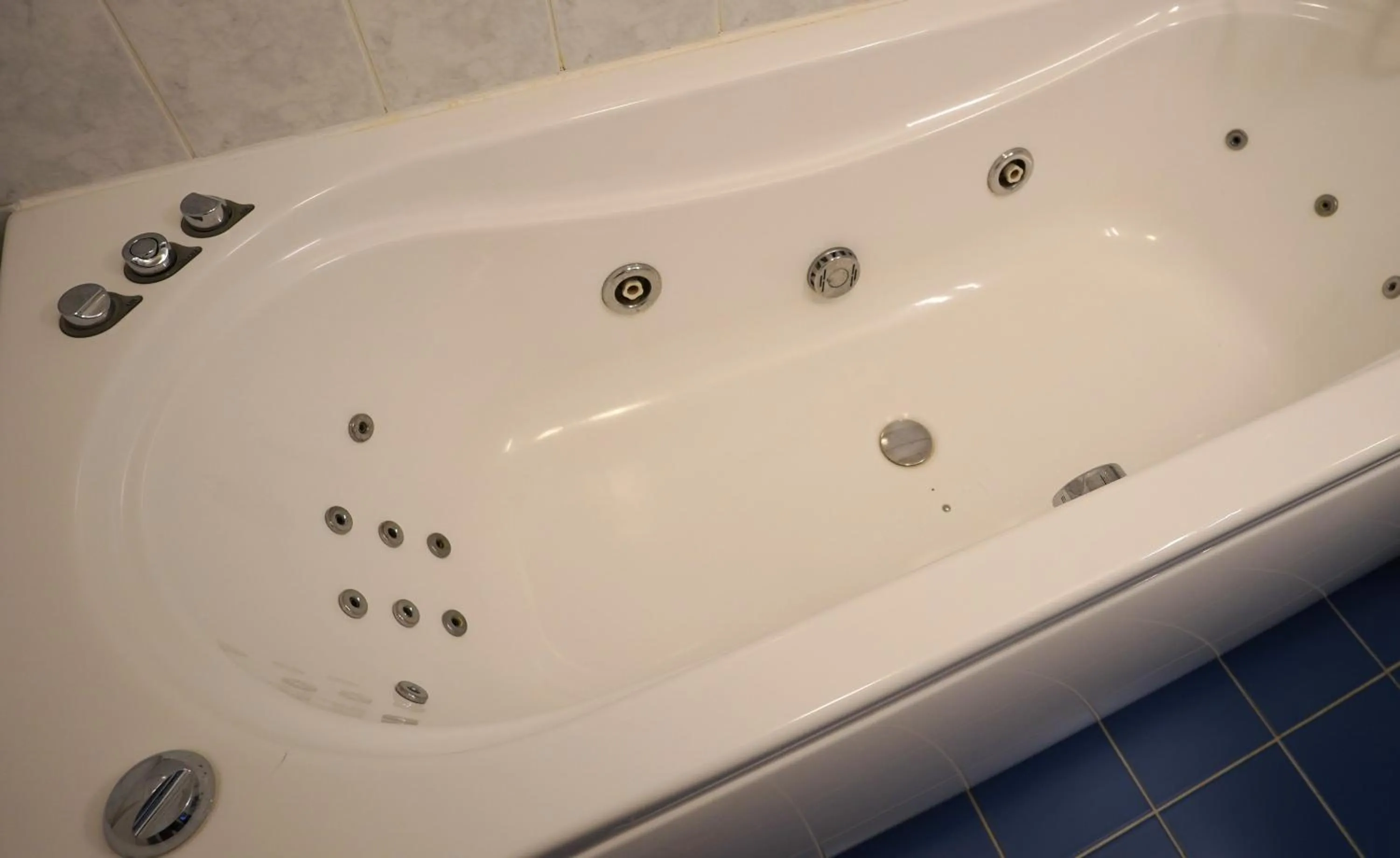 Bathroom in Barclay Hotel