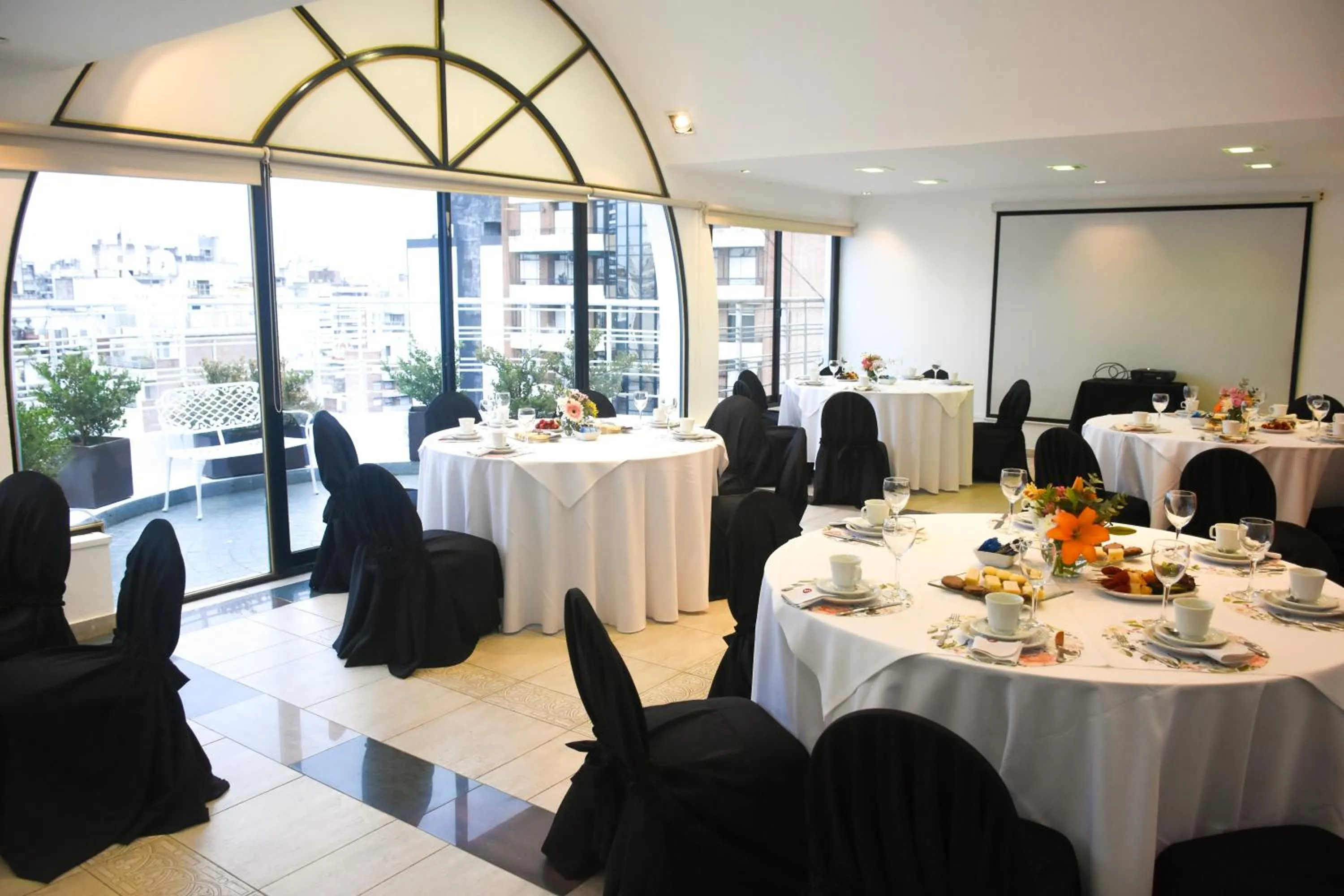 Urquiza Apart Hotel & Suites