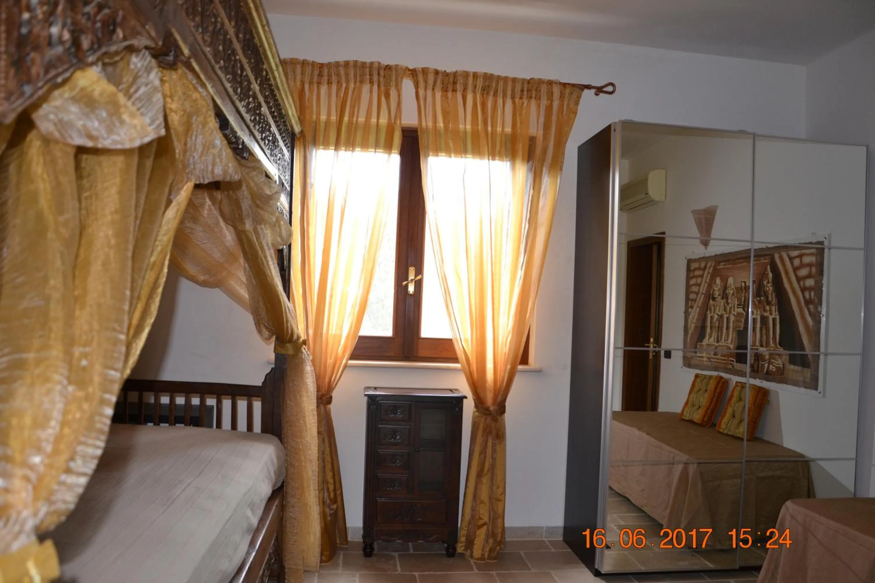 Photo of the whole room in Masseria Fragnale