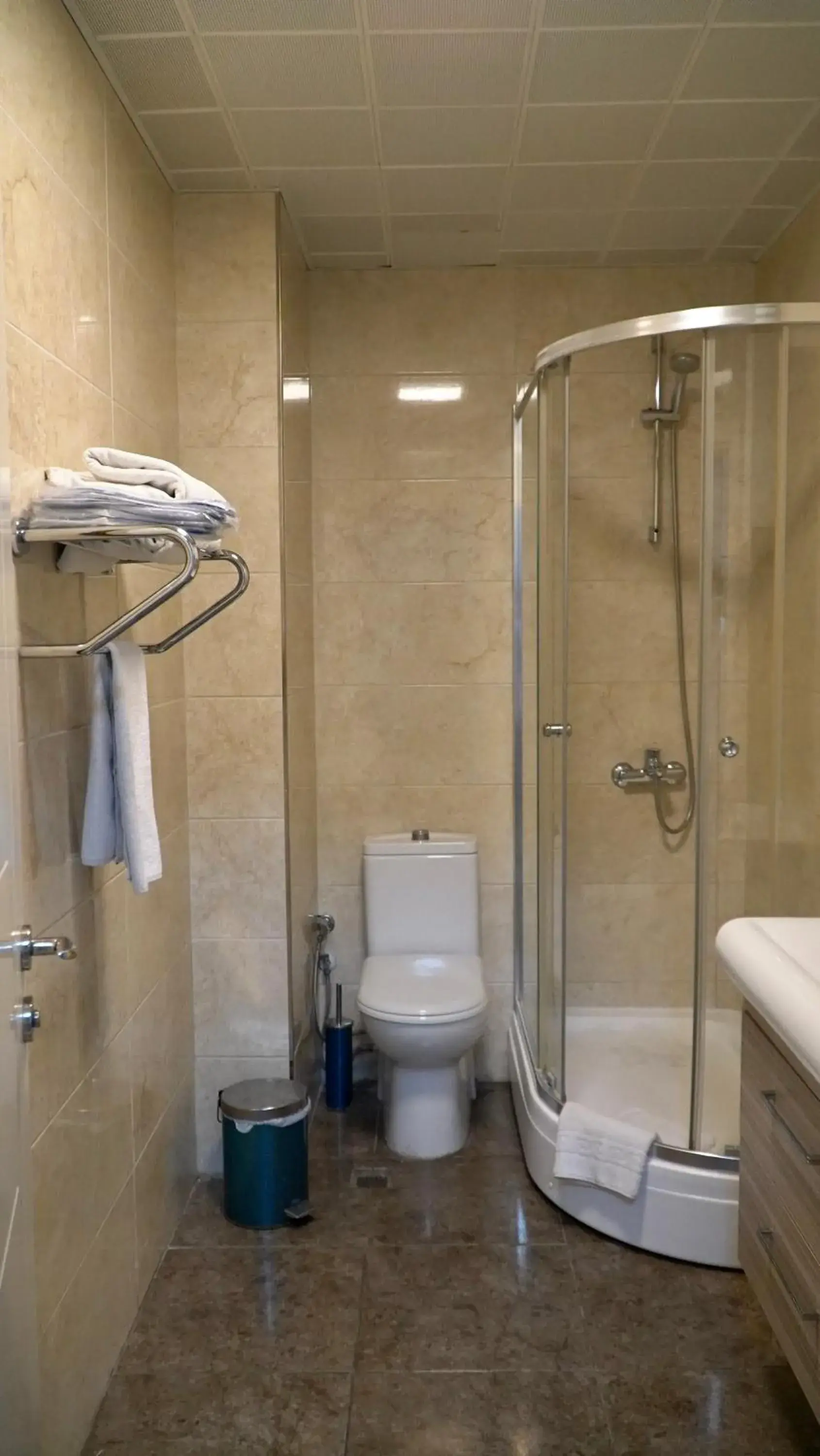 Deluxe Triple Room in Skyport Istanbul Deluxe Triple Room in Skyport Istanbul