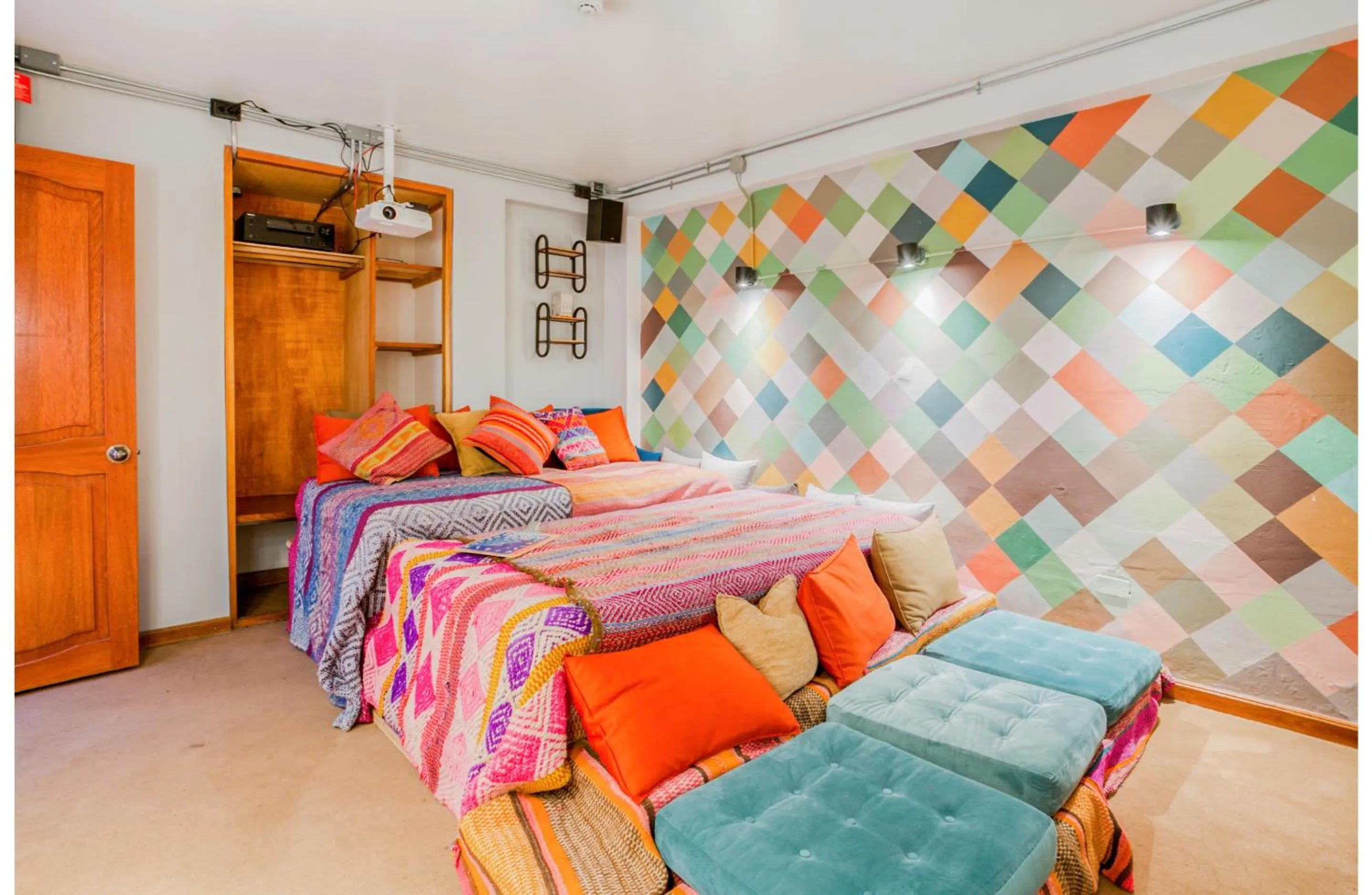 Communal lounge/ TV room in Selina Plaza De Armas Cusco