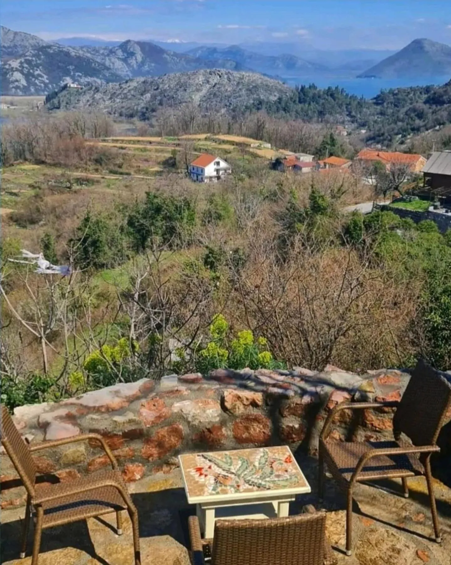 Seating area in Dembelija Rooms