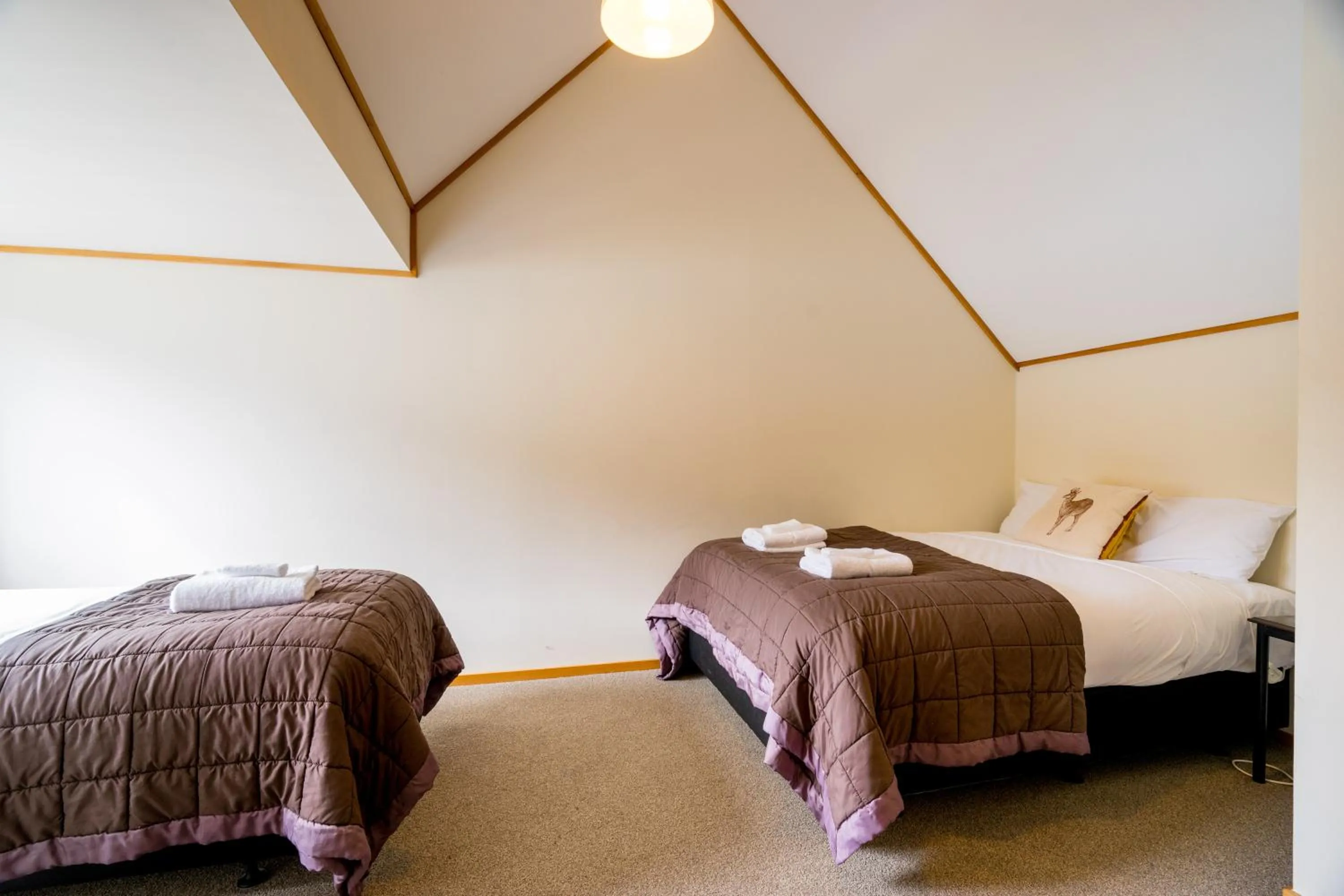 Bedroom, Bed in Hawea Hotel