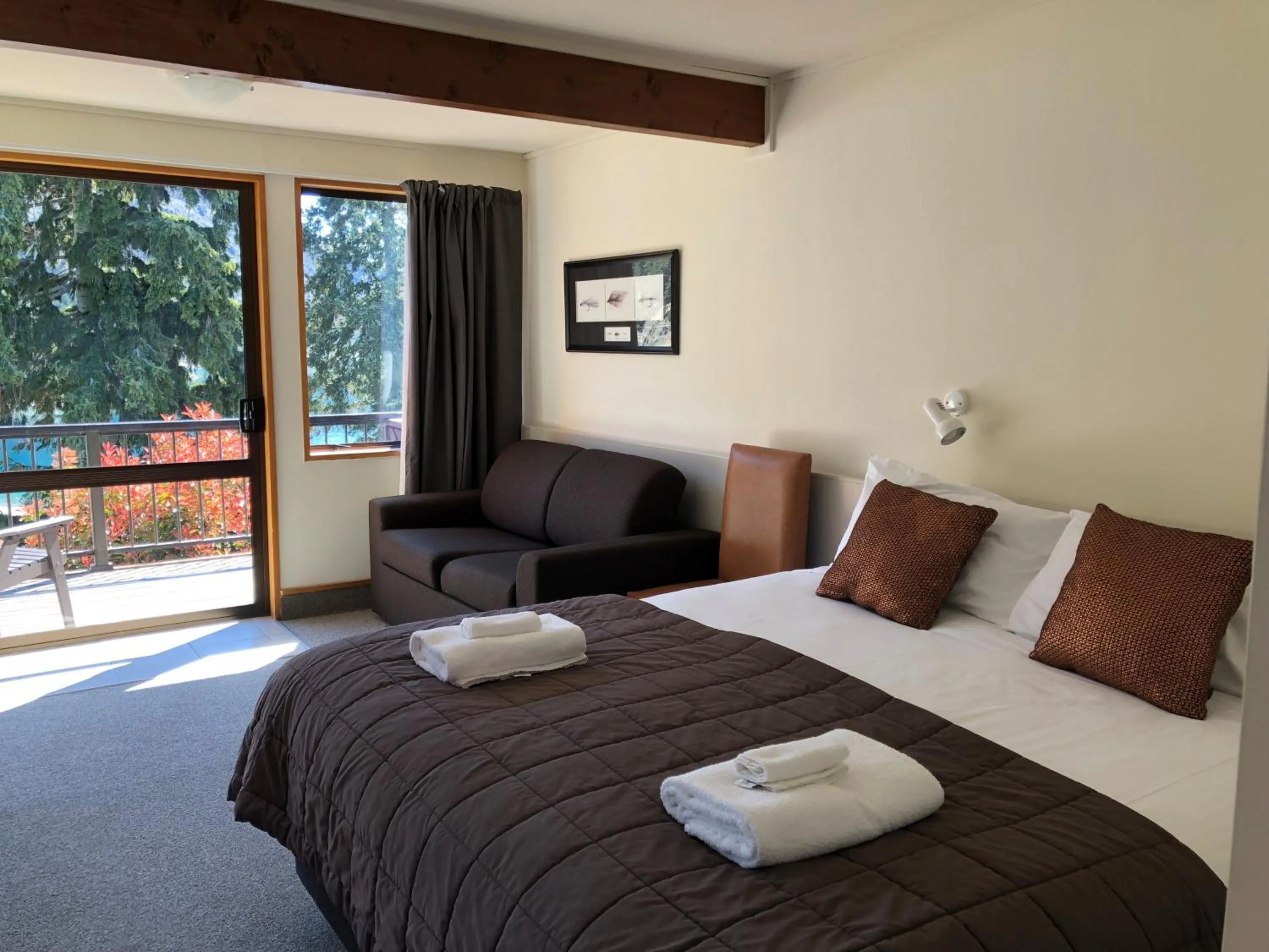 Bedroom, Bed in Hawea Hotel