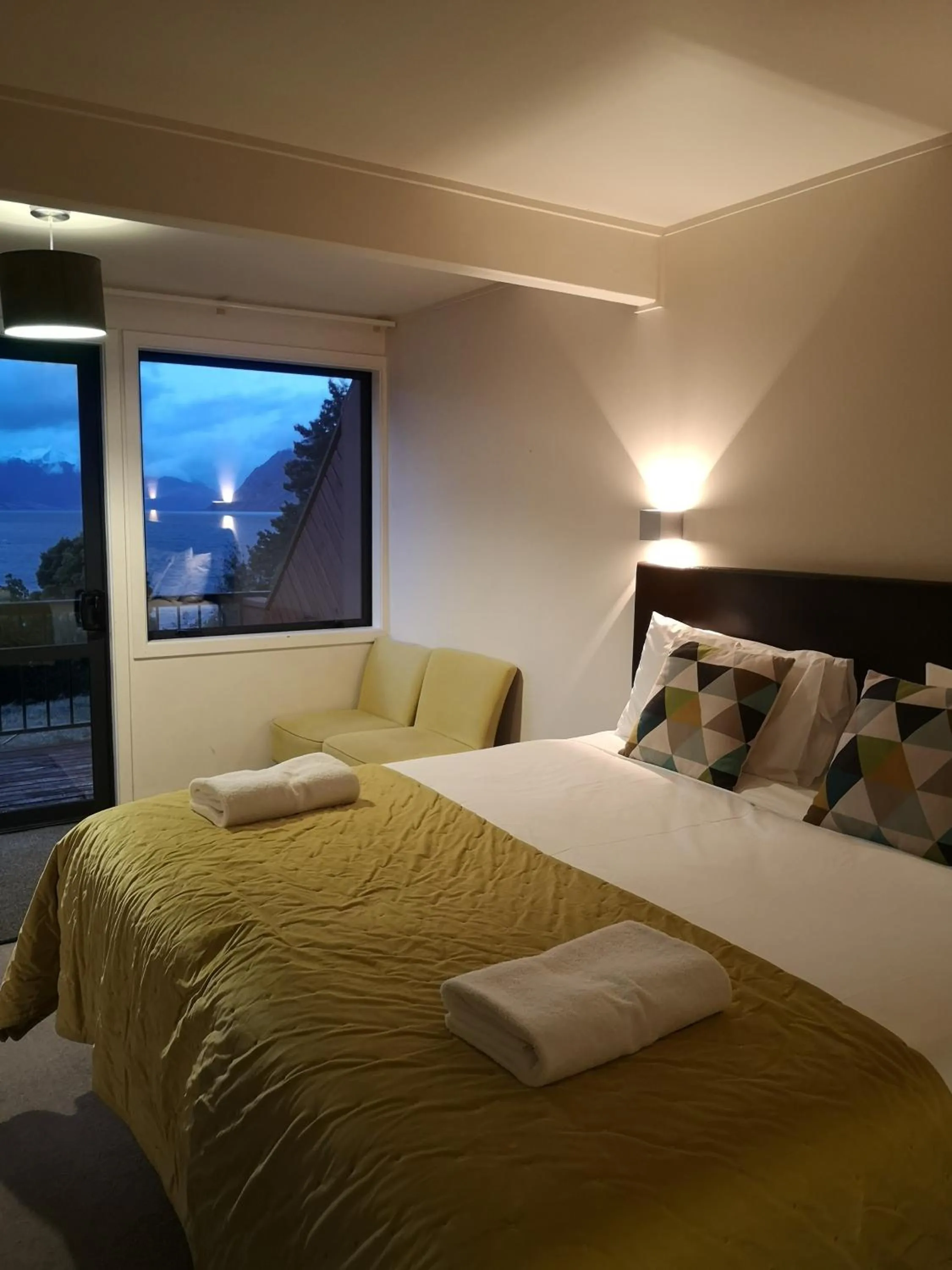 Bedroom, Bed in Hawea Hotel