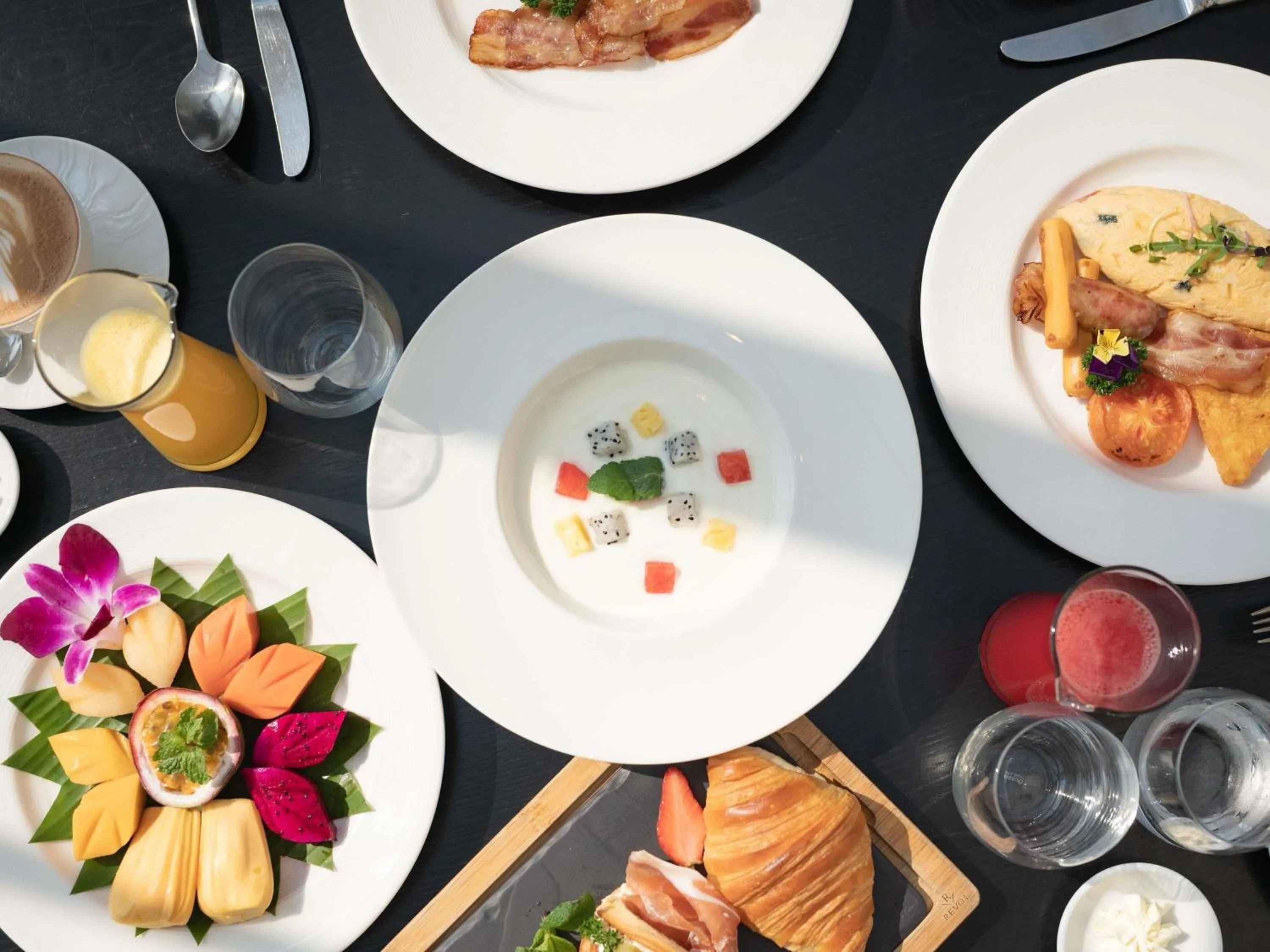 Restaurant/places to eat in Sofitel Phnom Penh Phokeethra