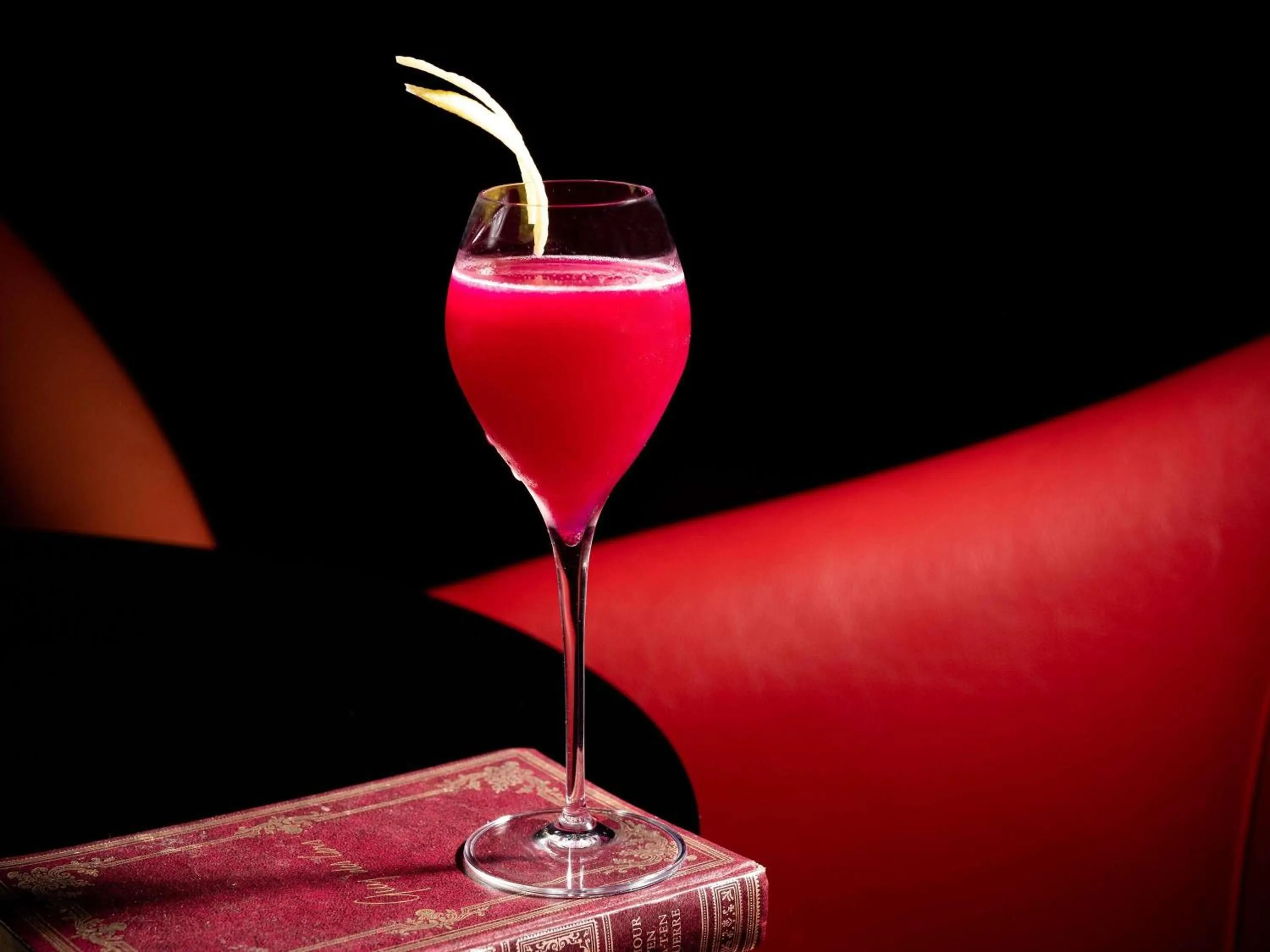 Lounge or bar in Sofitel Phnom Penh Phokeethra