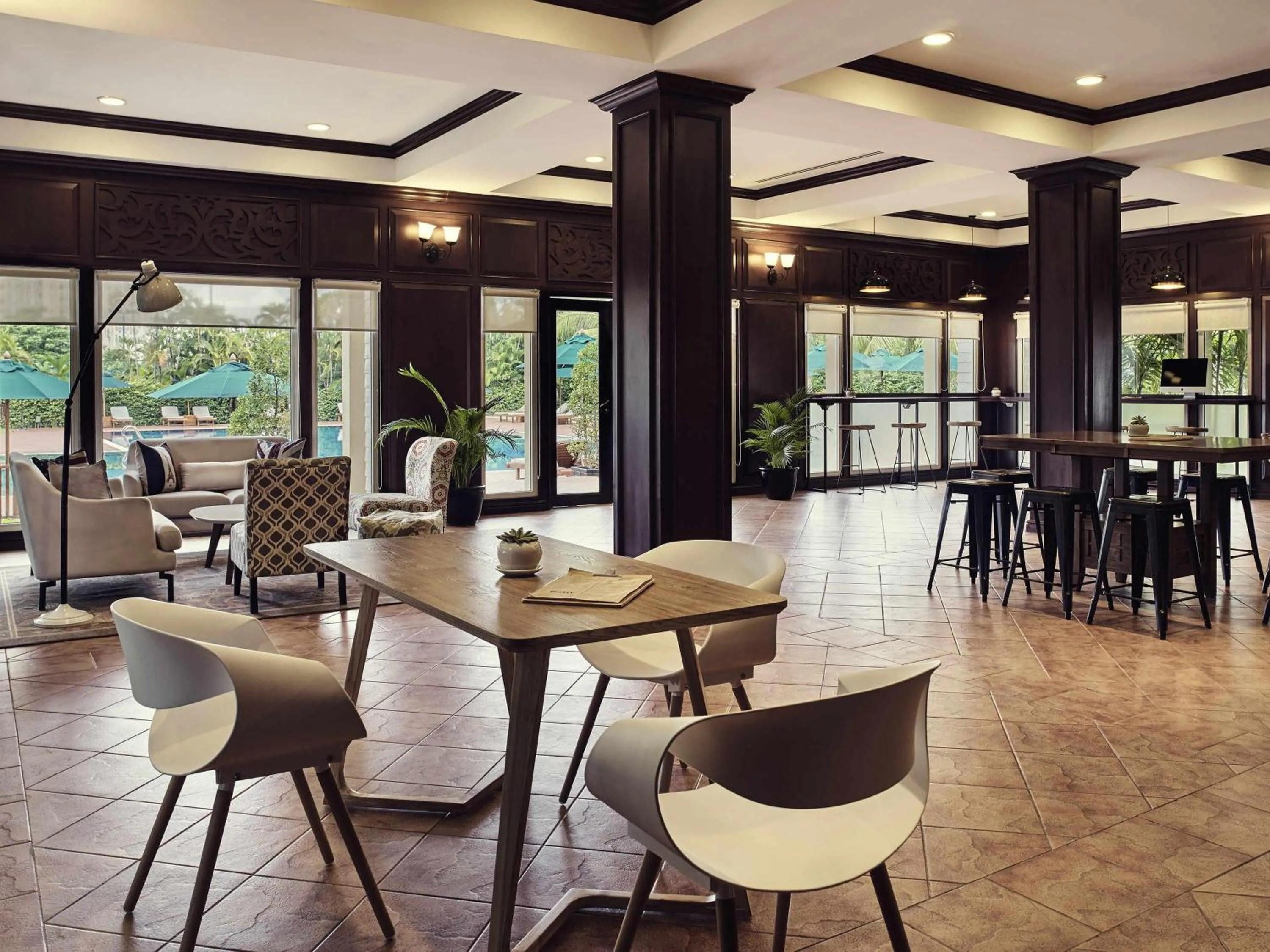 Lounge or bar in Sofitel Phnom Penh Phokeethra