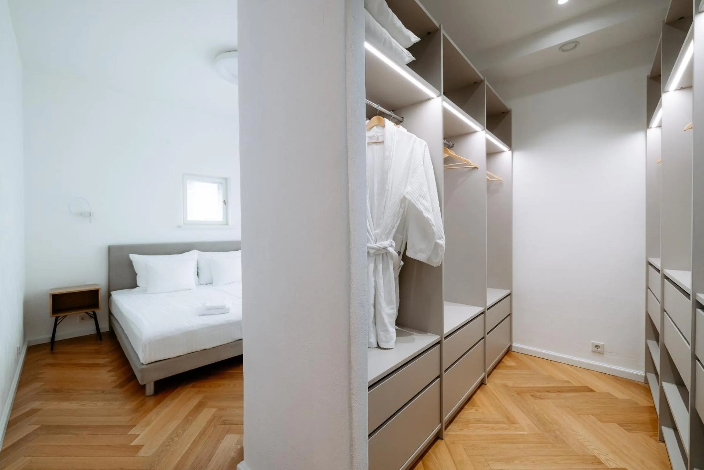 wardrobe, Bed in Hestia Hotel Barons Old Town