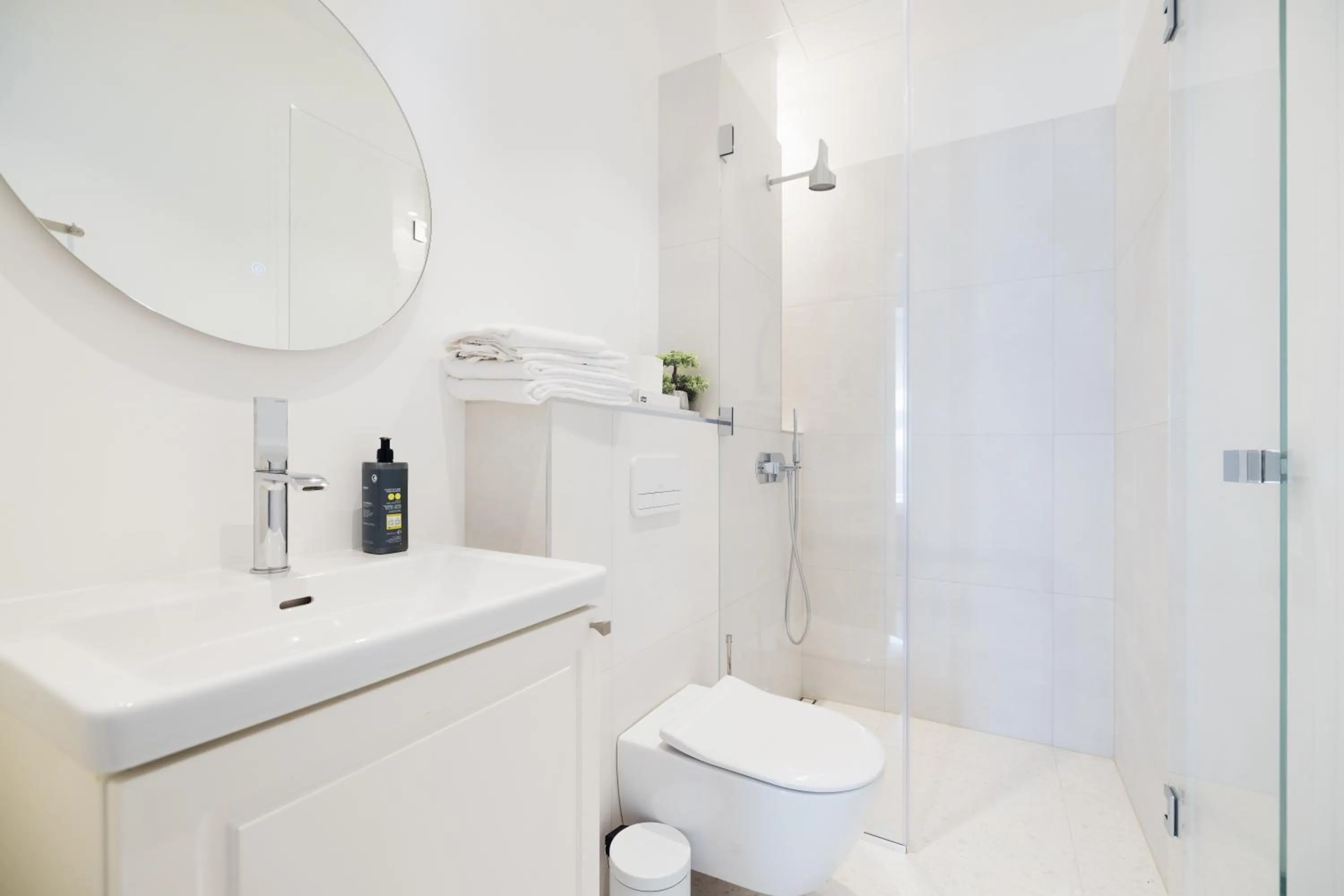 Shower in Hestia Hotel Barons Old Town